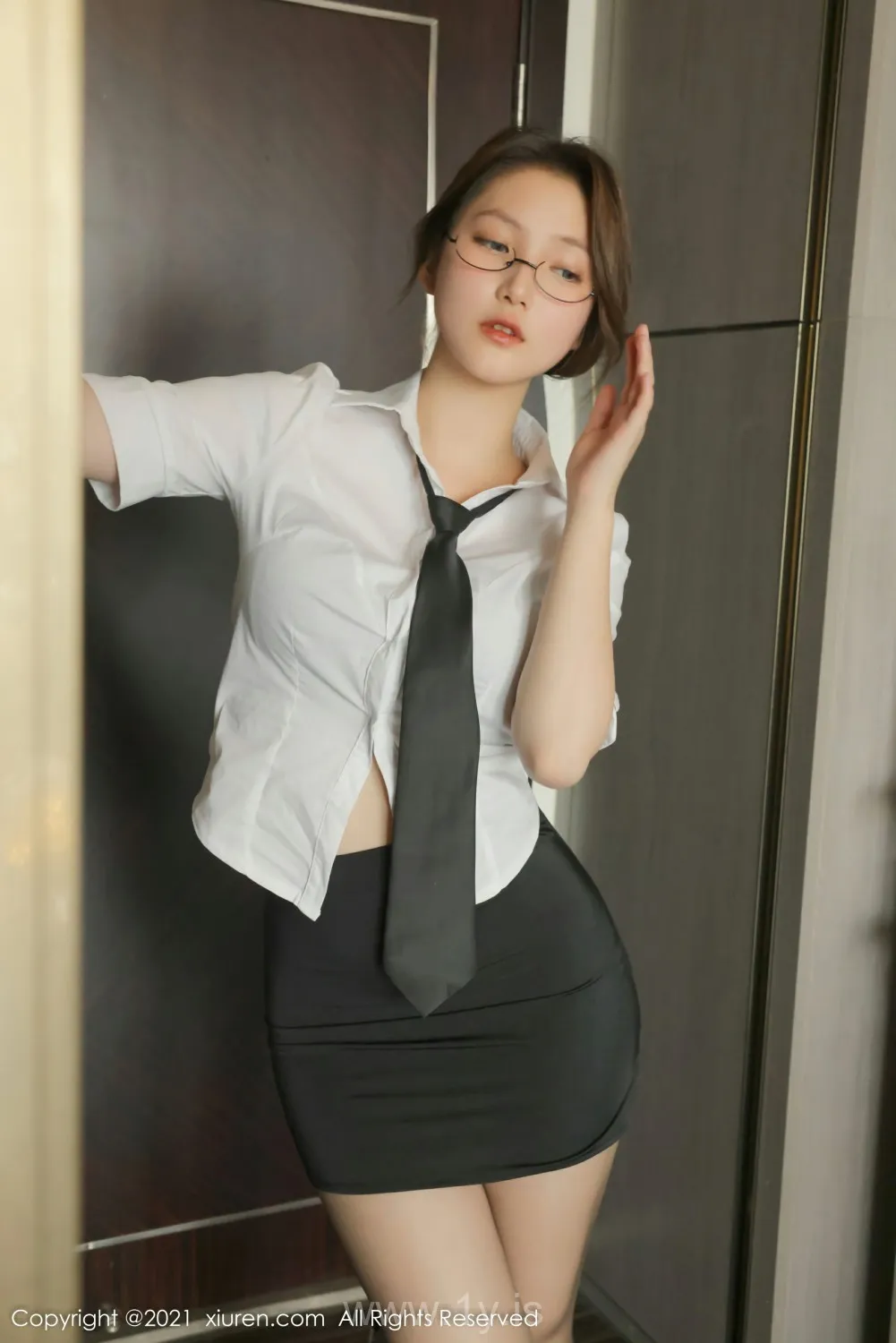 XIUREN(秀人网) NO.4311 Classy Asian Mature Princess 兔妹妹_唯美清纯