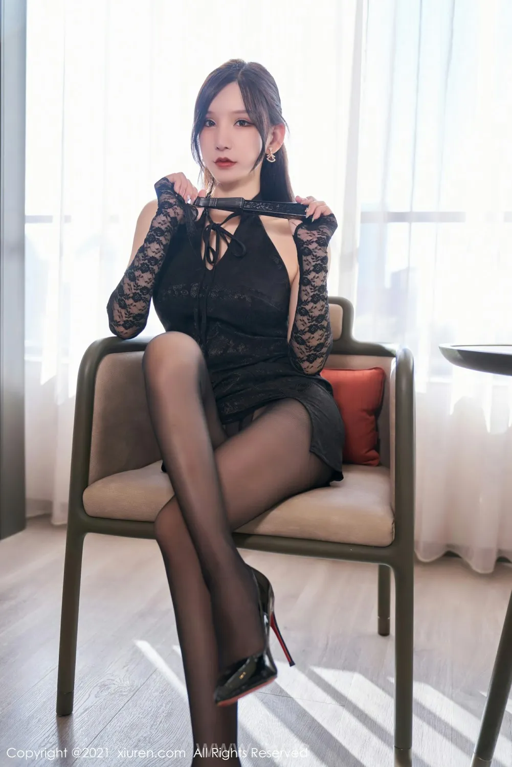 XIUREN(秀人网) NO.4373 Good-looking & Sexy Asian Homebody Girl 周于希Sally_黑丝礼裙