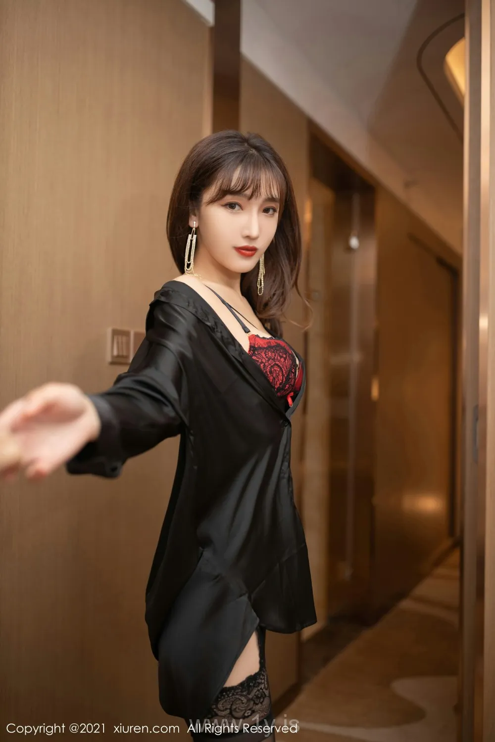 XIUREN(秀人网) NO.4396 Fashionable Asian Mature Princess 陆萱萱_身姿妩媚