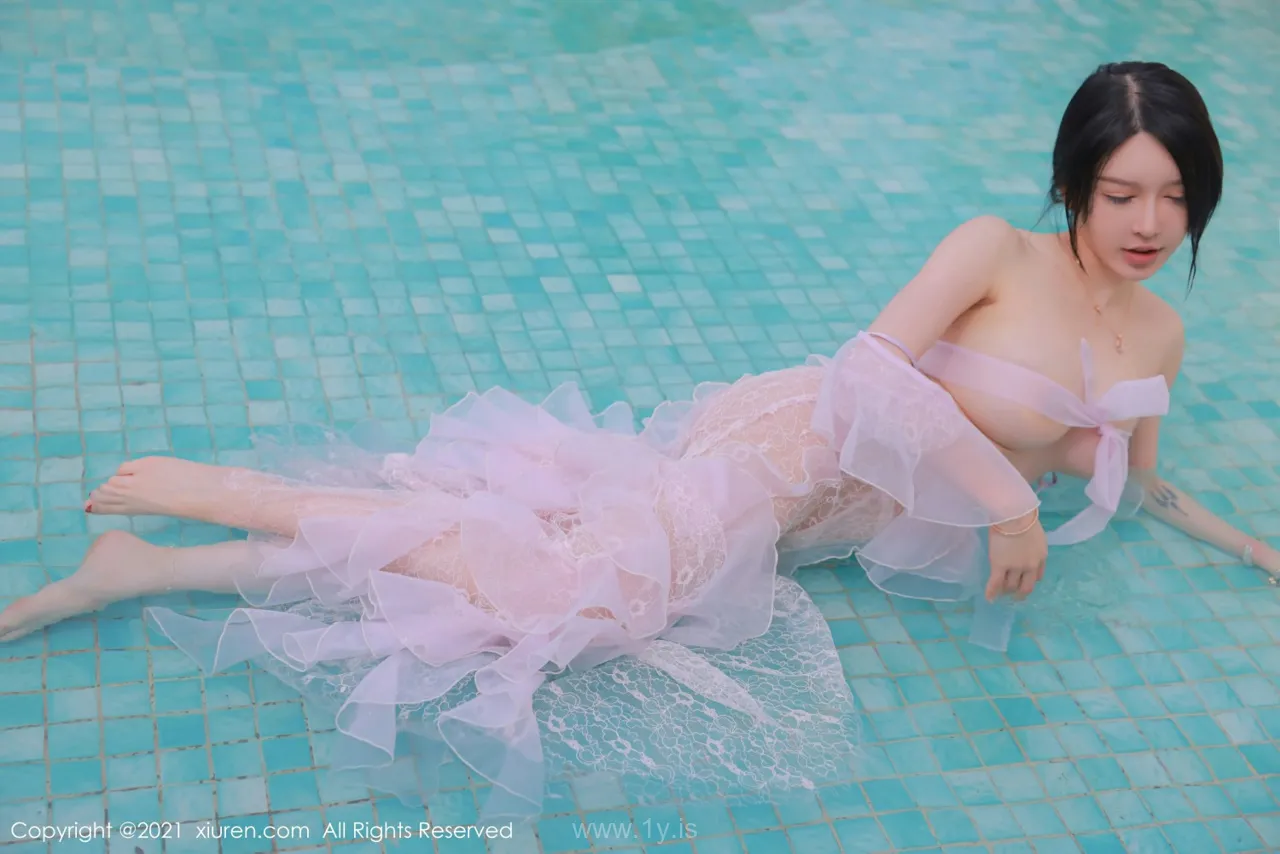 XIUREN(秀人网) NO.4401 Good-looking & Slender Asian Teen 玉兔miki_透明长裙