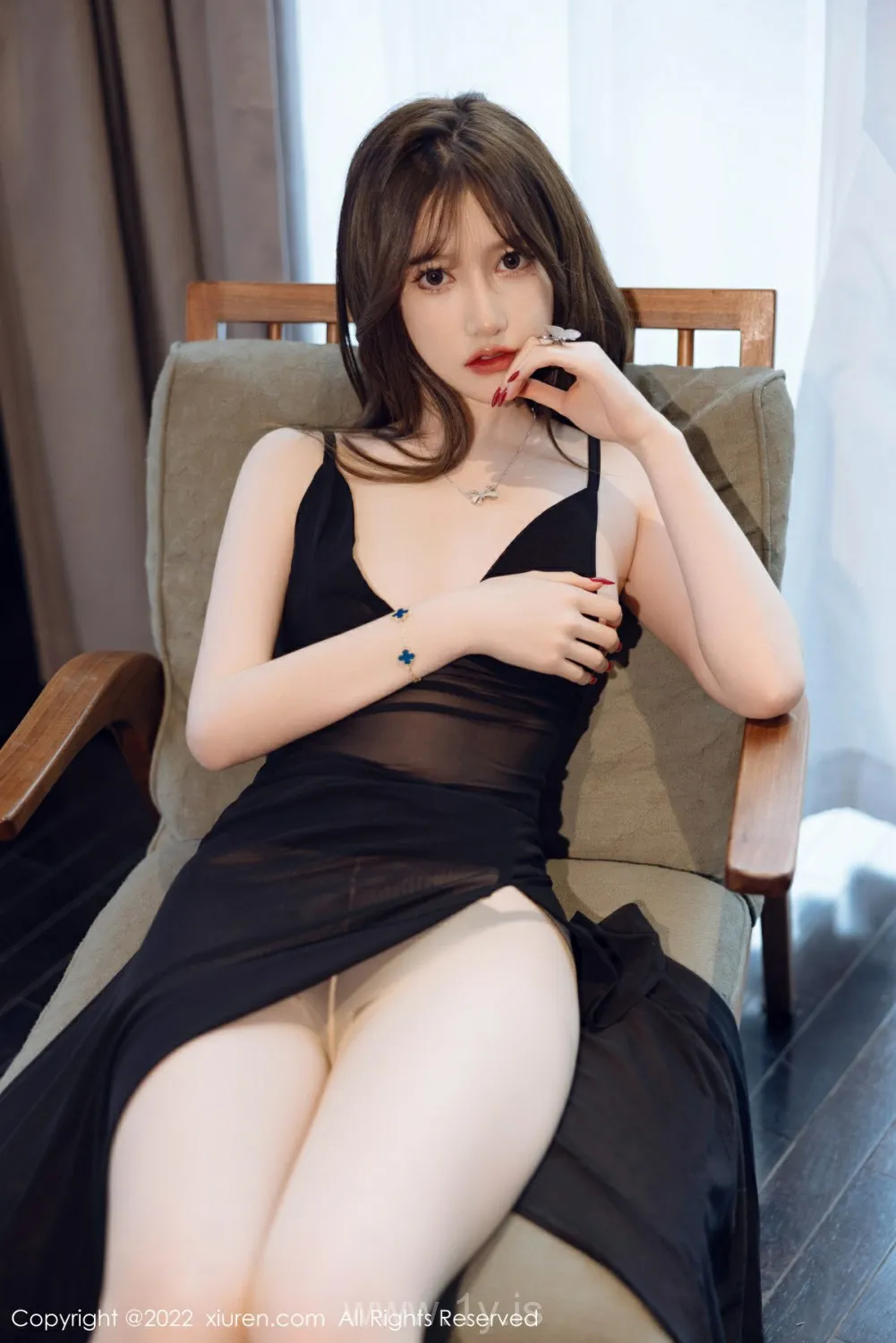 XIUREN(秀人网) NO.4460 Cute & Well-developed Asian Goddess 美桃酱_轻透长裙