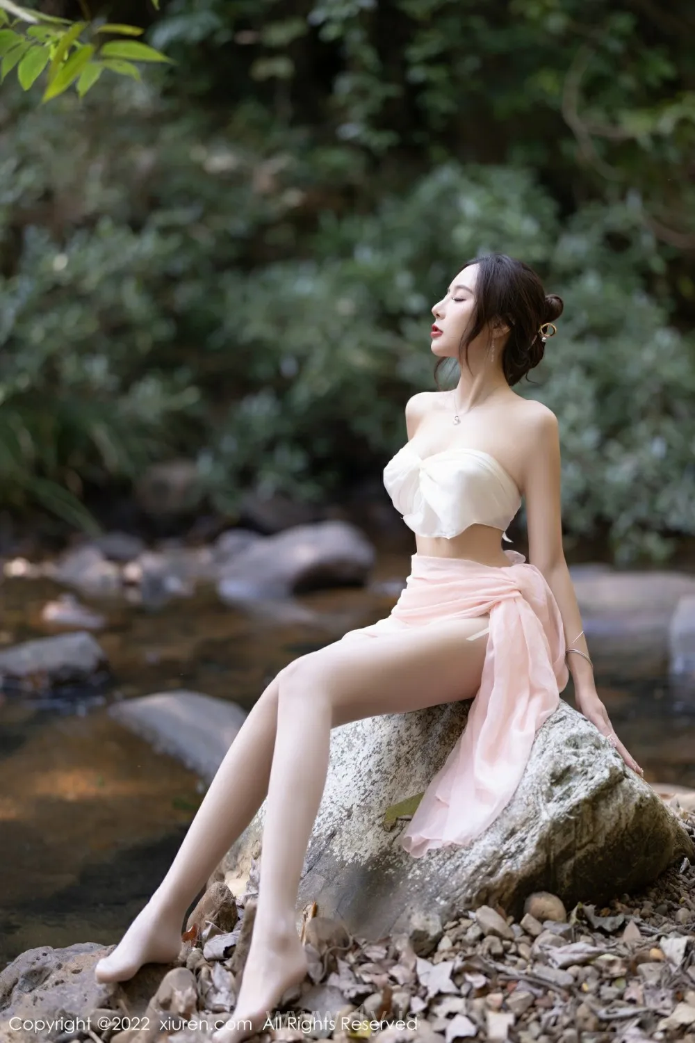 XIUREN(秀人网) NO.4511 Fashionable Asian Hottie 王馨瑶yanni_户外写真