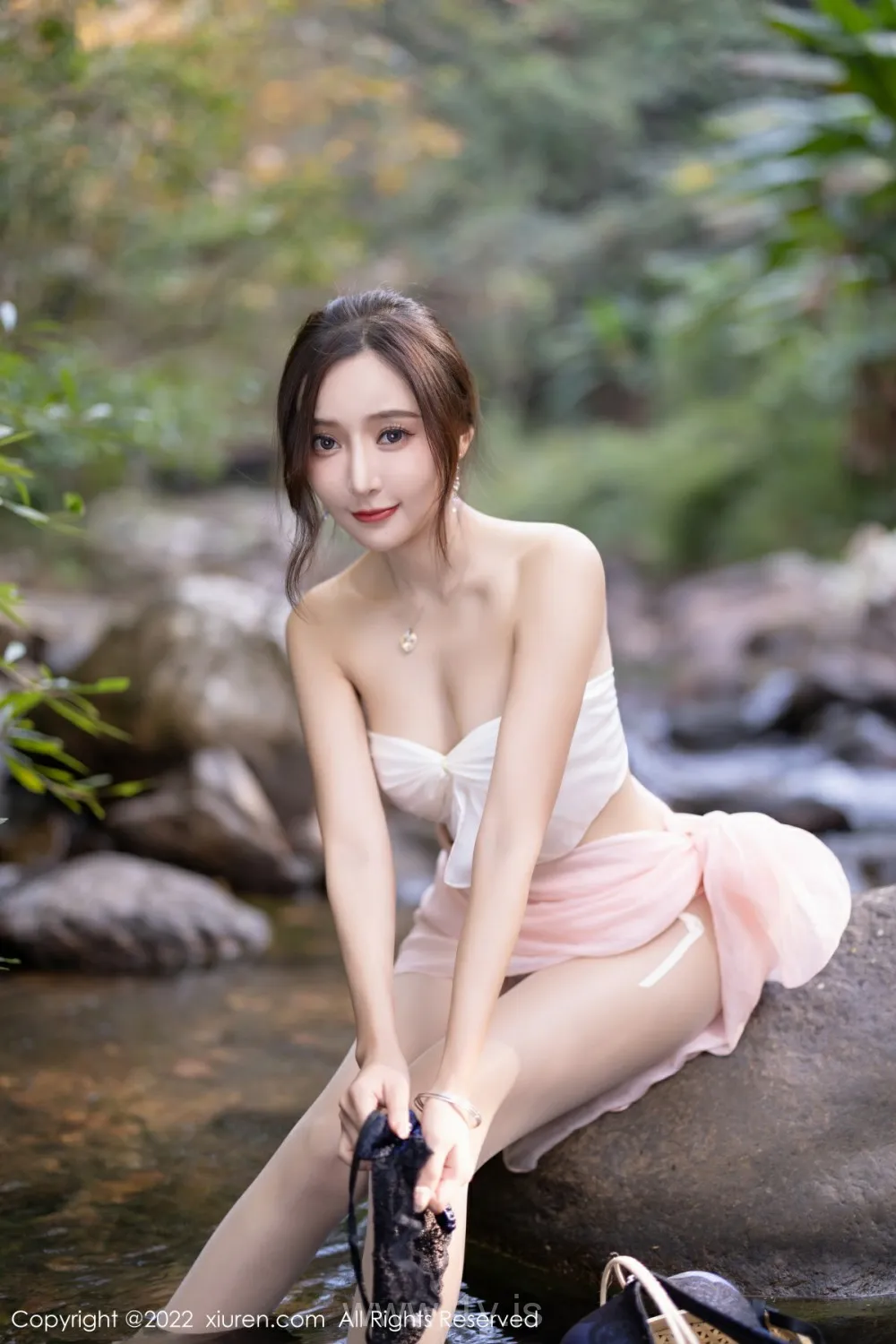 XIUREN(秀人网) NO.4511 Fashionable Asian Hottie 王馨瑶yanni_户外写真