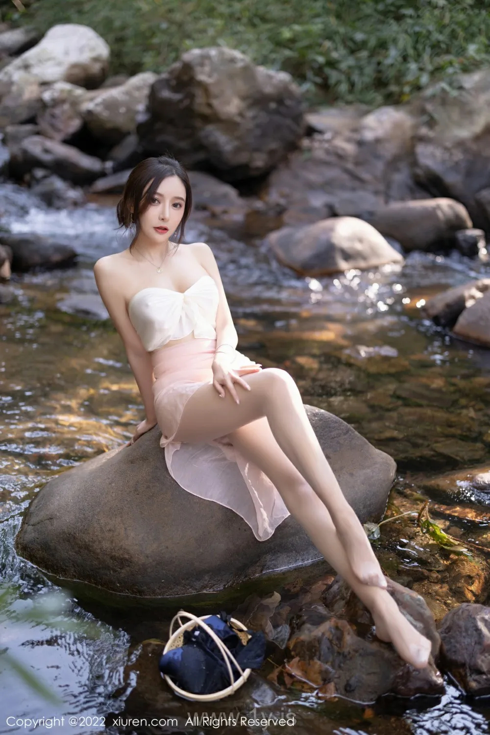 XIUREN(秀人网) NO.4511 Fashionable Asian Hottie 王馨瑶yanni_户外写真