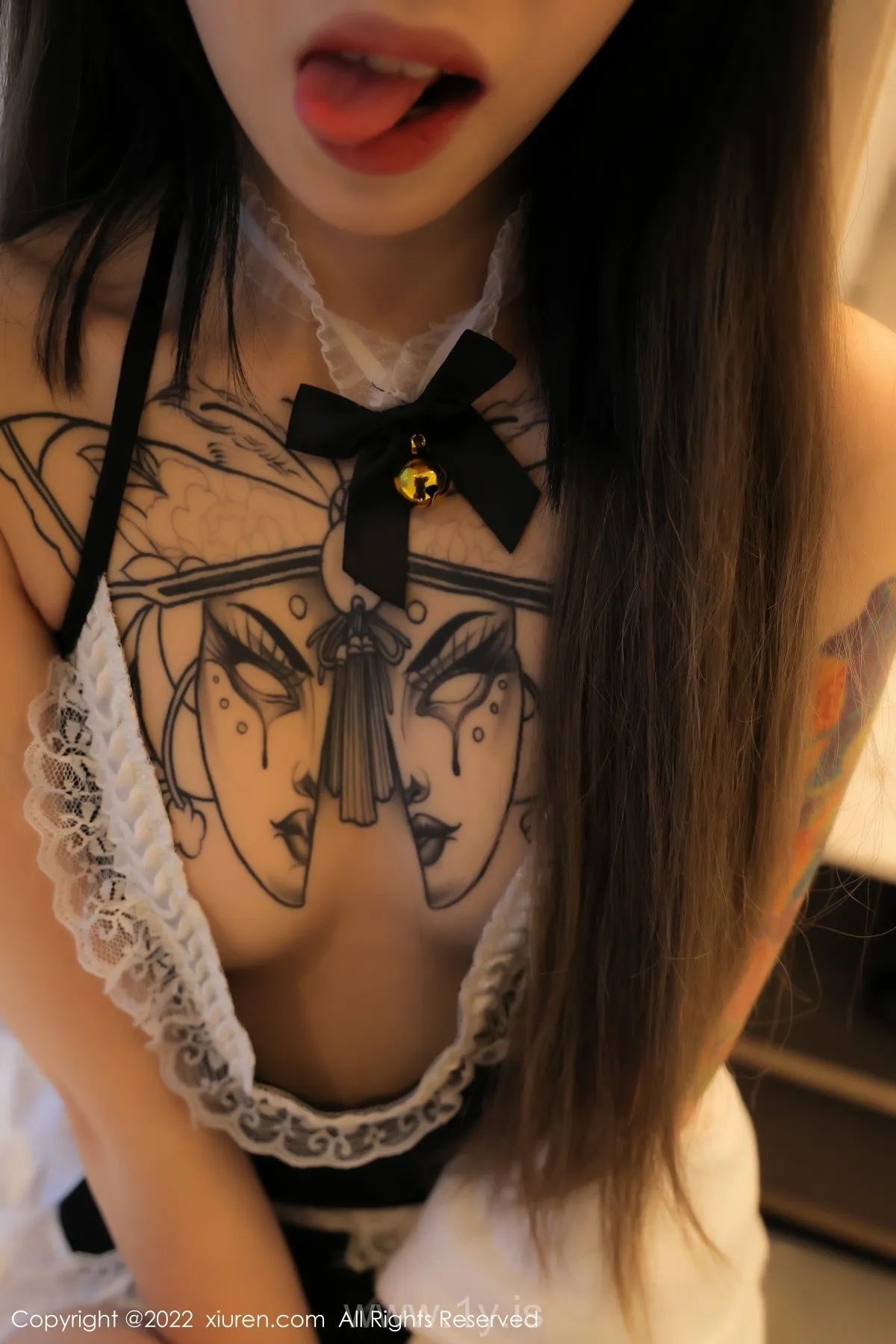 XIUREN(秀人网) NO.4535 Decent Chinese Babe 模特奶瓶脱白色外套露黑色蕾丝内衣