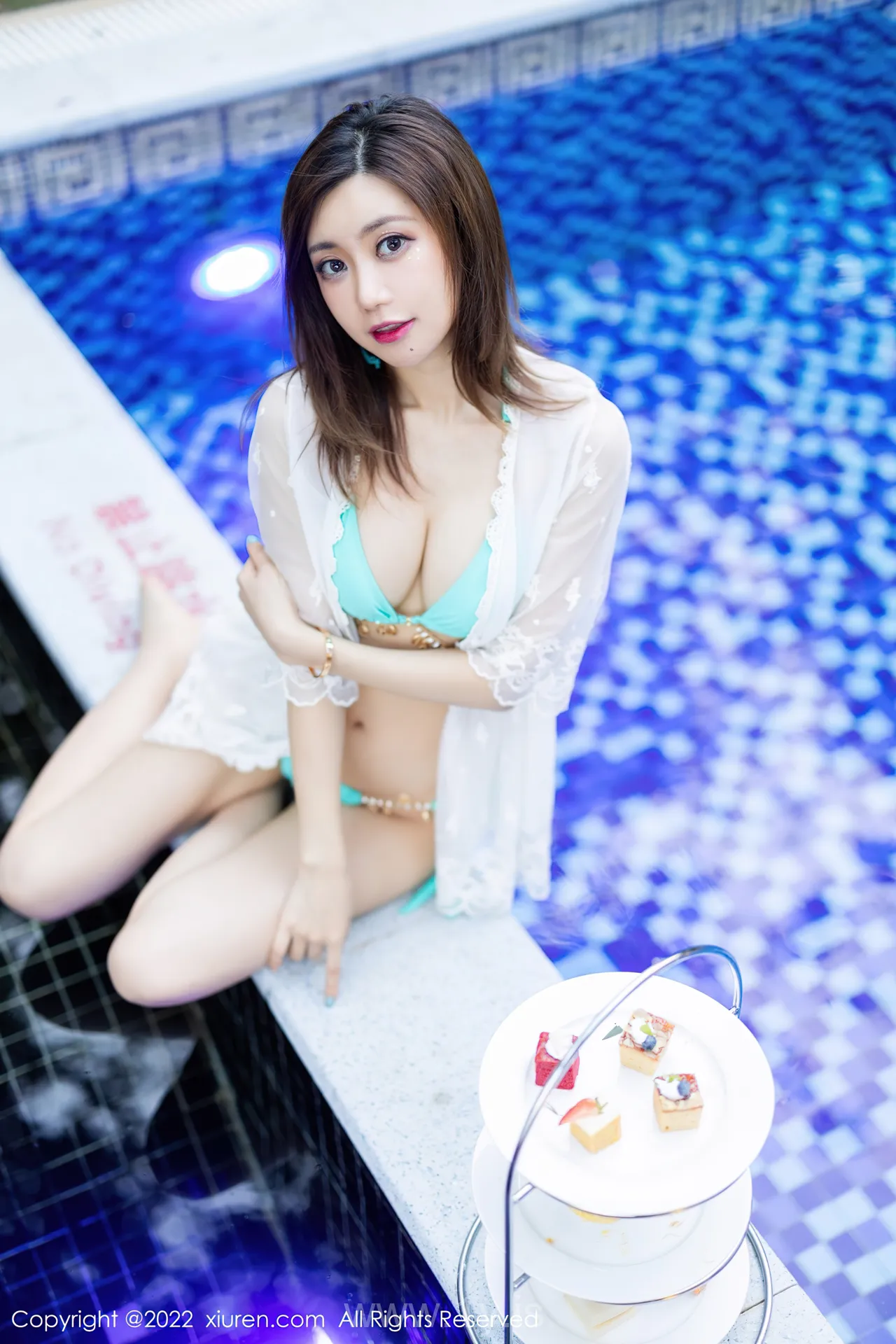 XIUREN(秀人网) NO.4551 Well-developed & Attractive Chinese Homebody Girl 绮里嘉ula