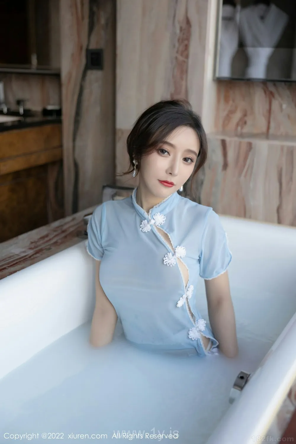 XIUREN(秀人网) NO.4581 Pretty Asian Hottie 王馨瑶yanni_浴缸写真