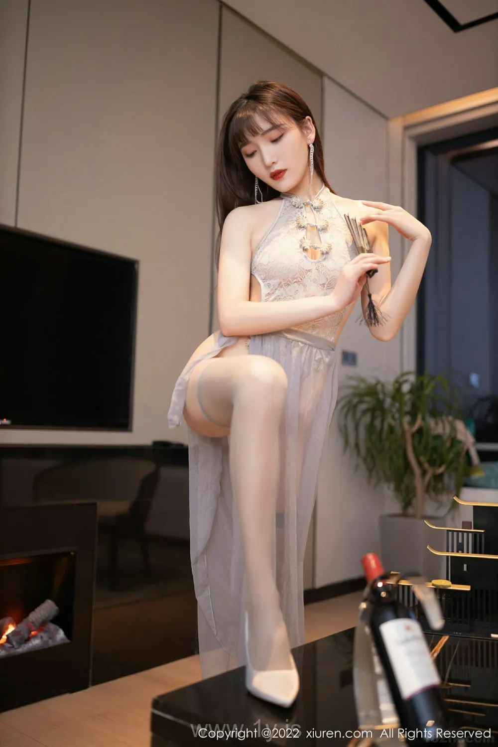 XIUREN(秀人网) NO.4592 Classy & Charming Asian Belle 陆萱萱_灰色丝袜