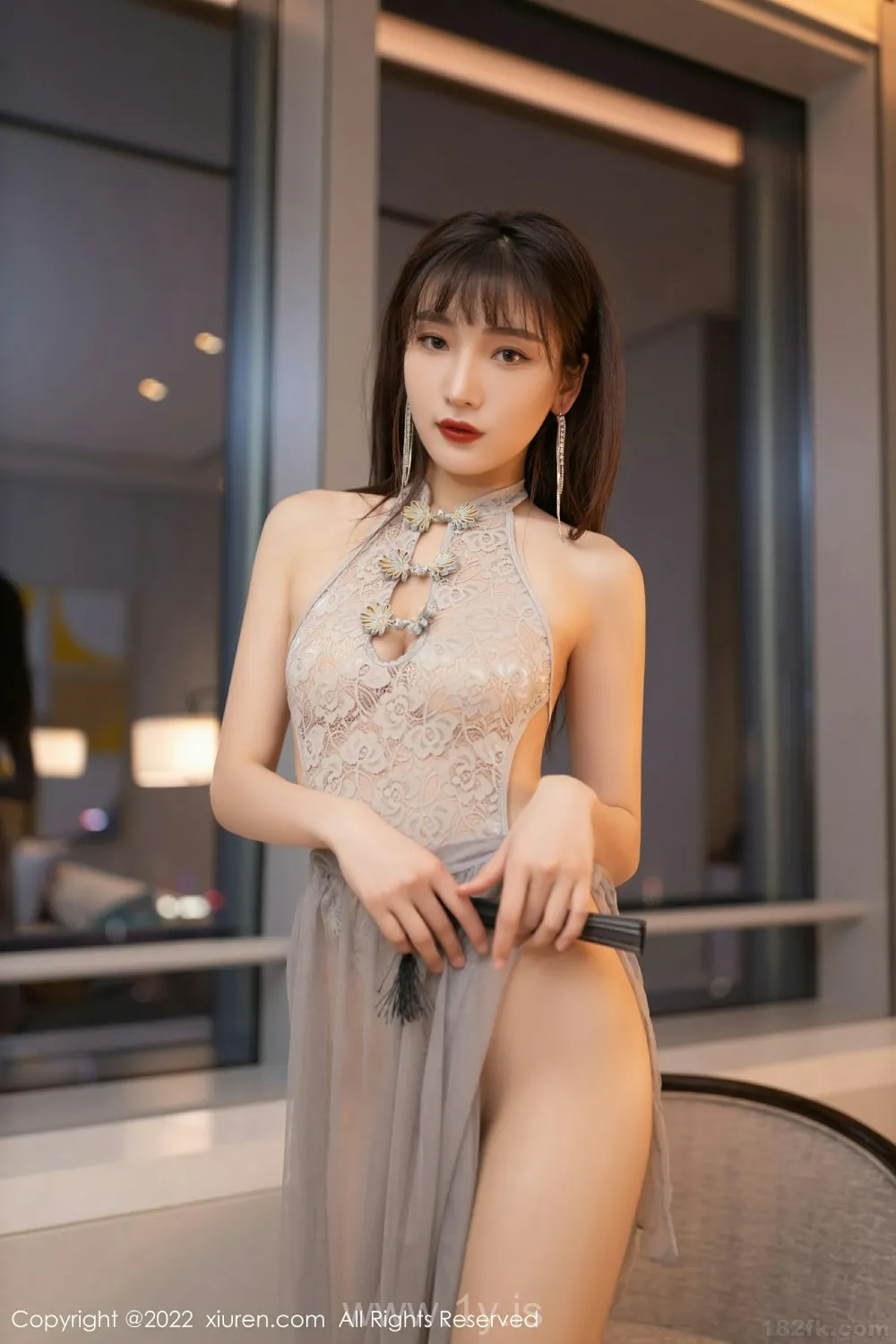 XIUREN(秀人网) NO.4592 Classy & Charming Asian Belle 陆萱萱_灰色丝袜