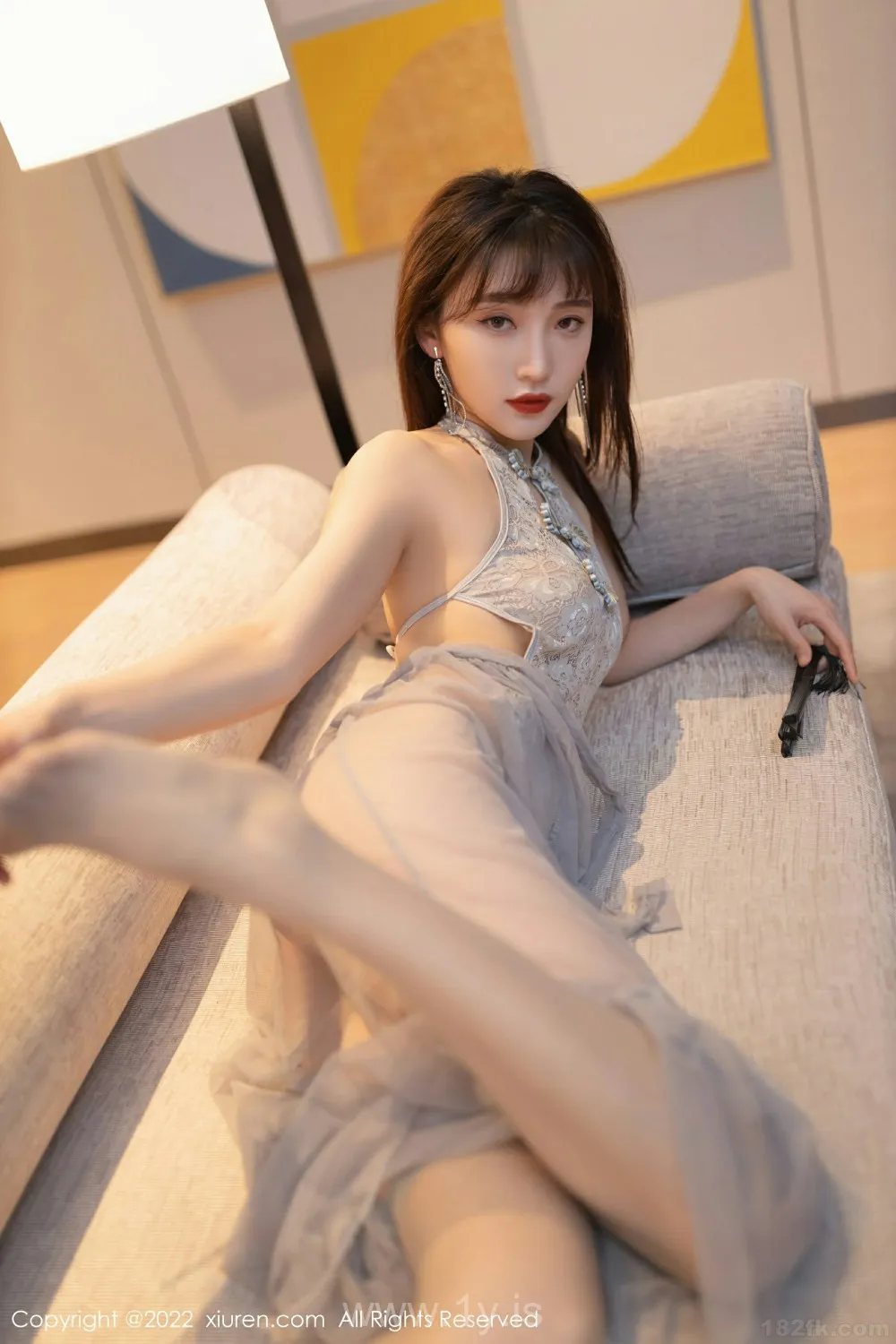 XIUREN(秀人网) NO.4592 Classy & Charming Asian Belle 陆萱萱_灰色丝袜