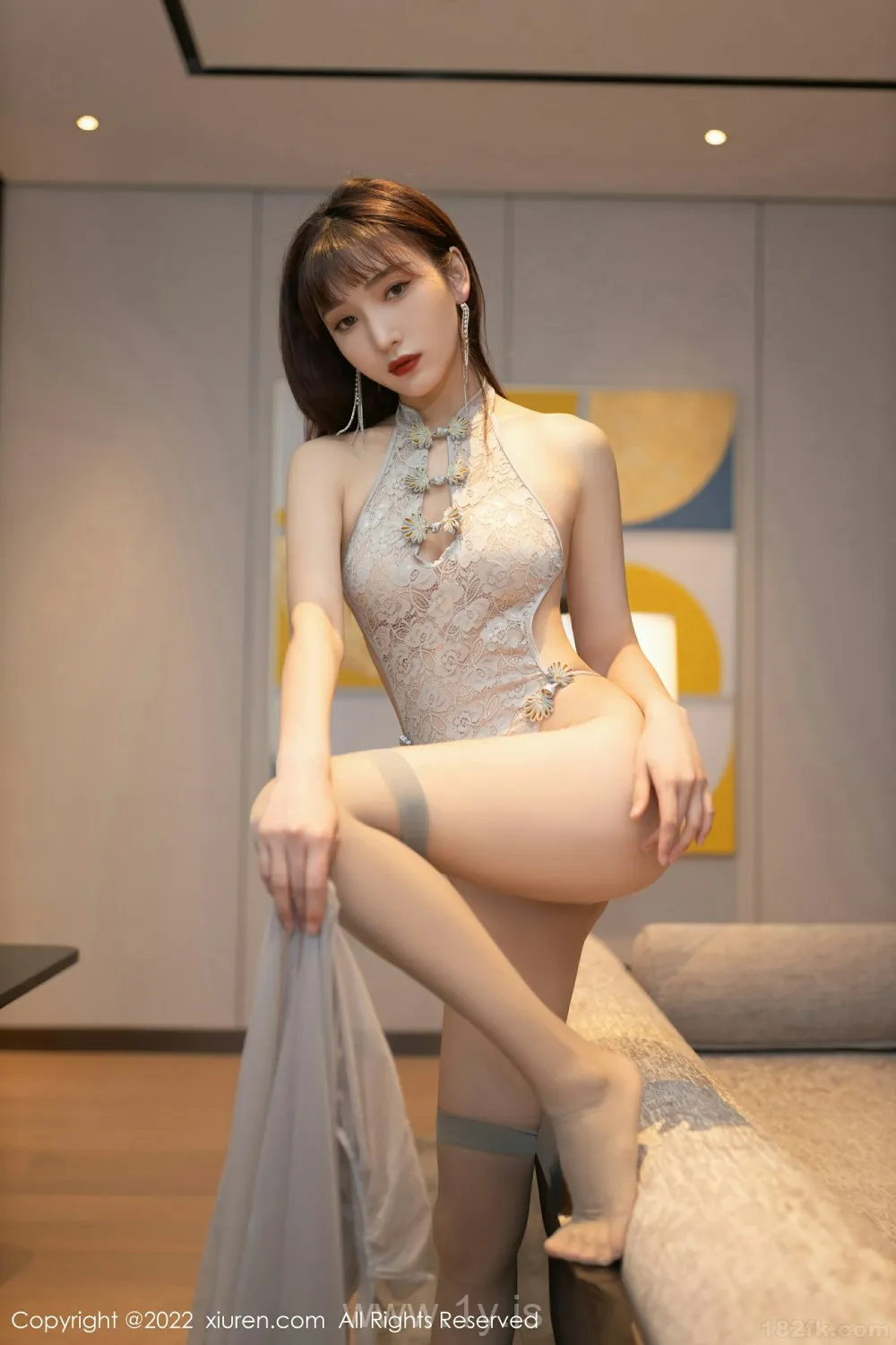 XIUREN(秀人网) NO.4592 Classy & Charming Asian Belle 陆萱萱_灰色丝袜