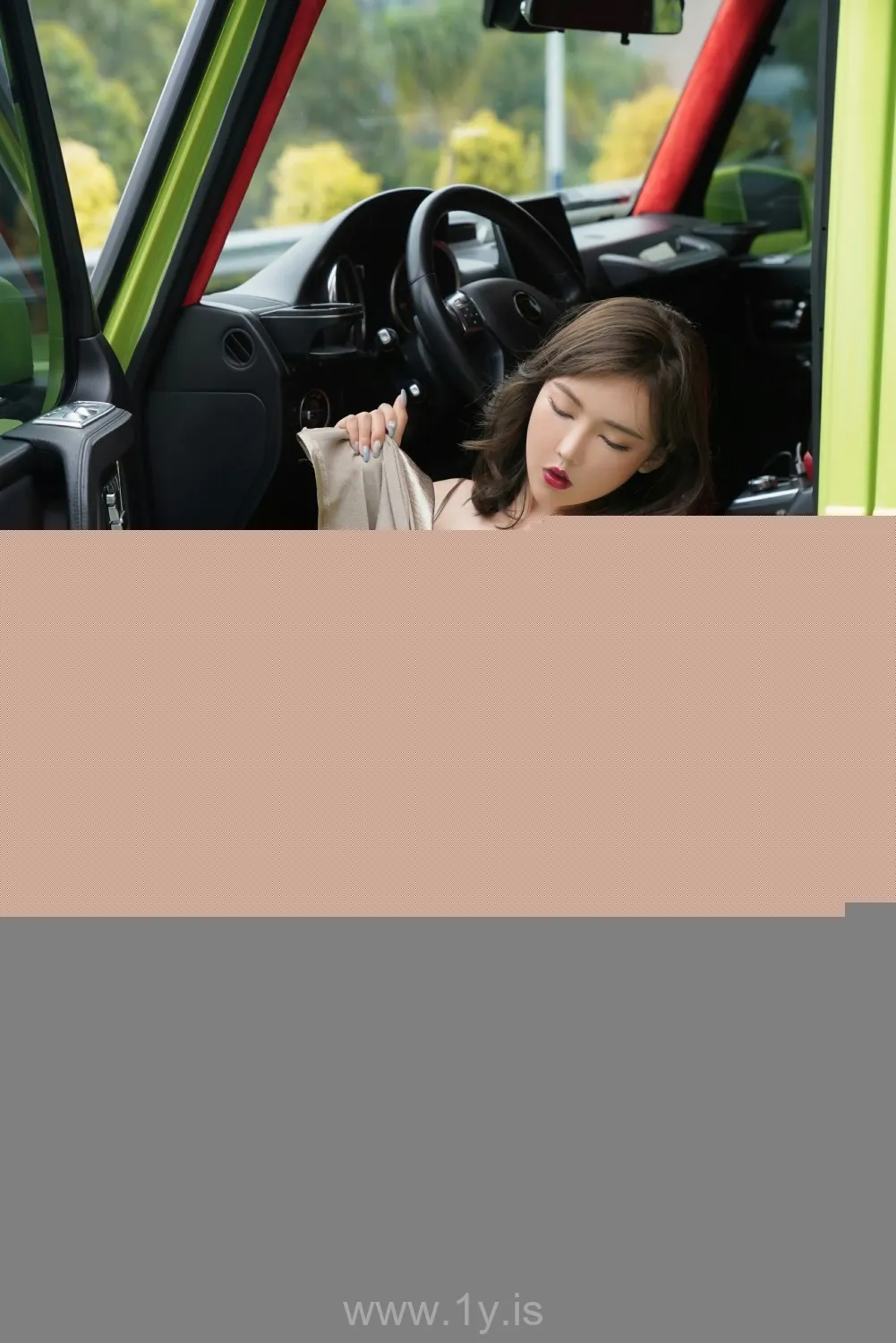 XIUREN(秀人网) NO.4619 Charming Chinese Homebody Girl 萌汉药baby_车内写真