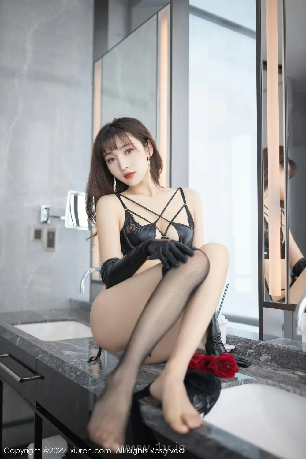 XIUREN(秀人网) NO.4636 Slender & Appealing Asian Chick 陆萱萱_制服系列