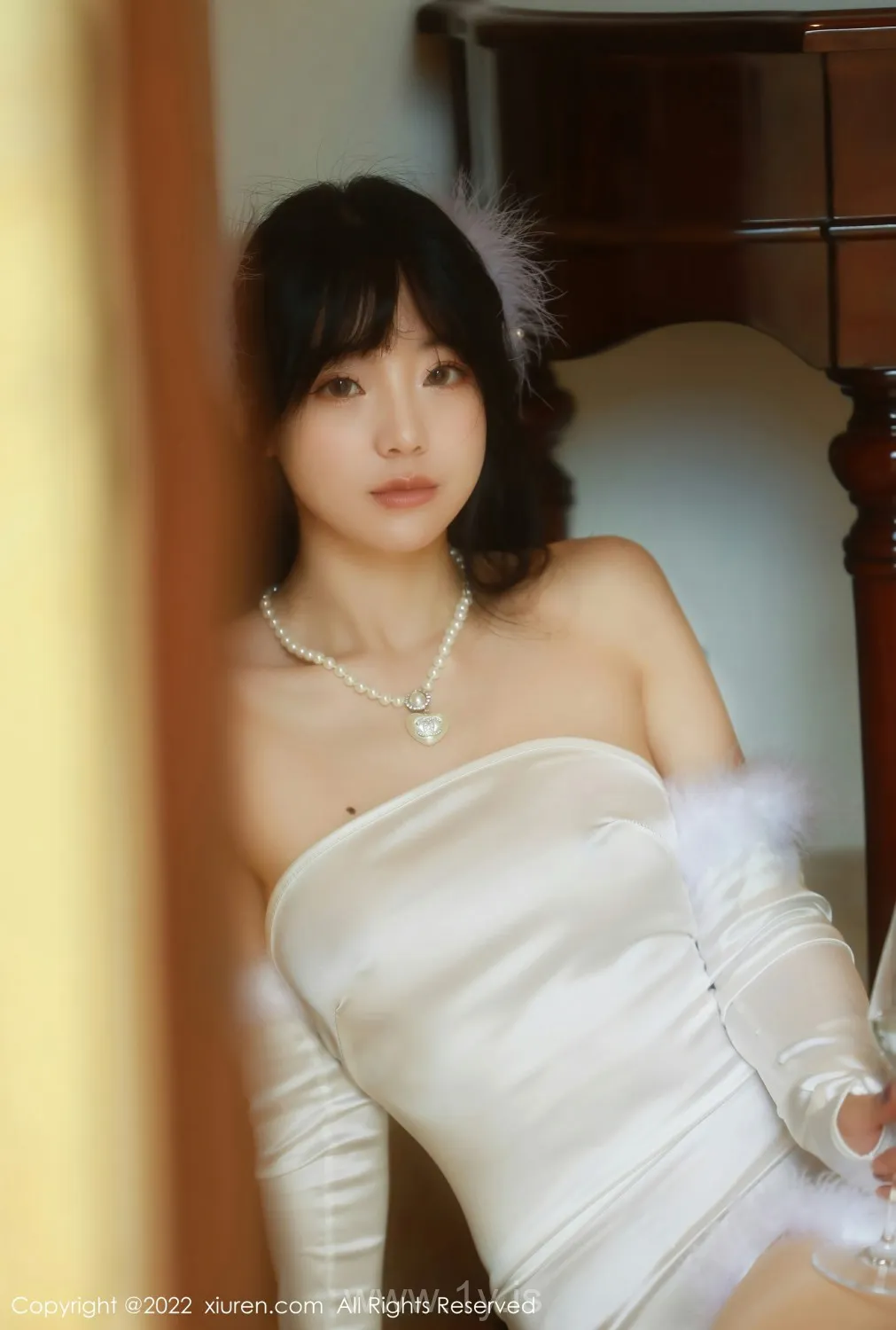 XIUREN(秀人网) NO.4645 Fancy & Well-developed Chinese Beauty 佘贝拉bella_米色连衣裙
