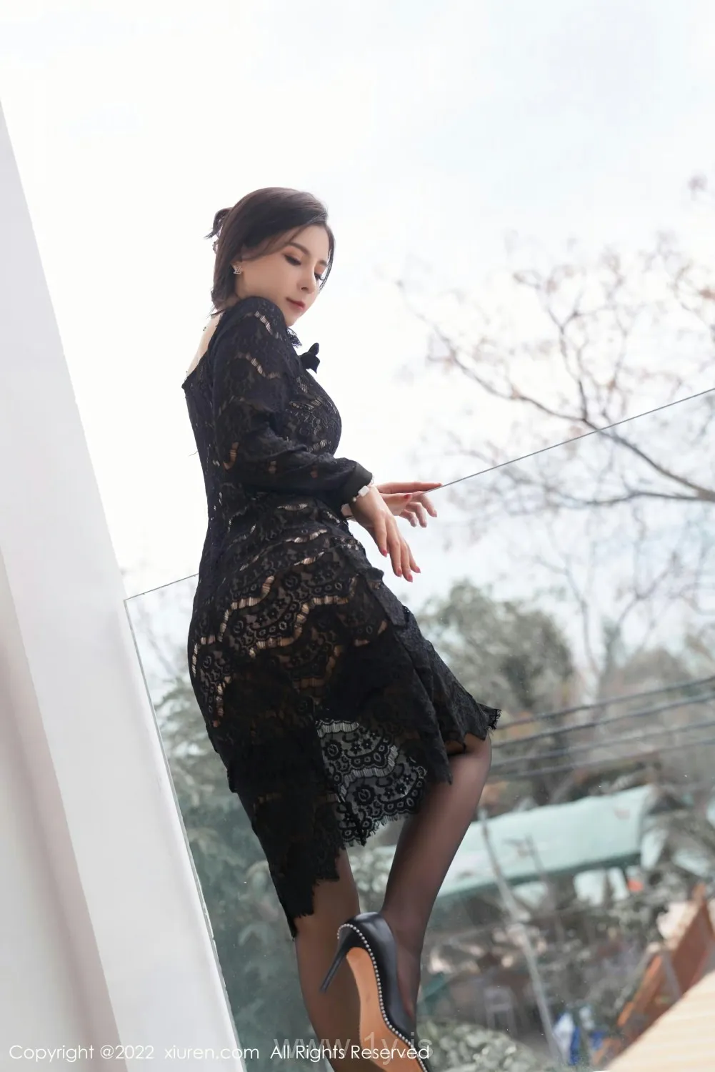 XIUREN(秀人网) NO.4668 Elegant & Beautiful Asian Belle 小蛮妖Yummy_黑色连衣裙