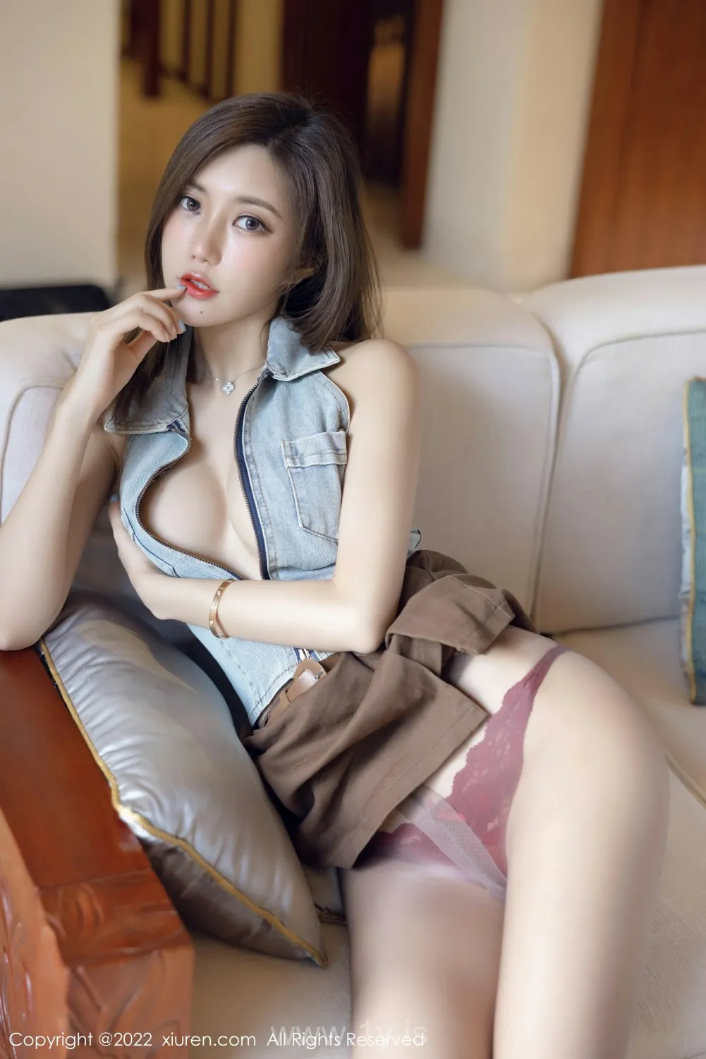 XIUREN(秀人网) NO.4675 Attractive Asian Teen 绮里嘉ula_明艳动人
