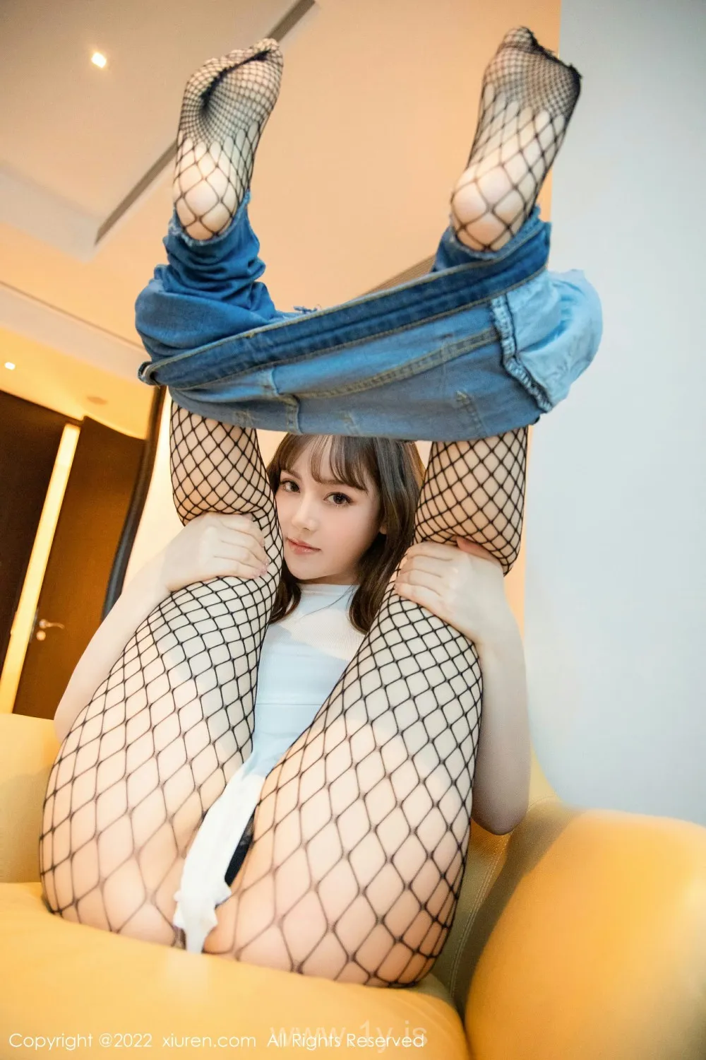 XIUREN(秀人网) NO.4729 Exquisite & Decent Asian Cougar 豆瓣酱_性感牛仔裤