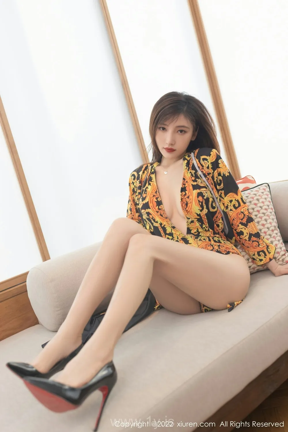 XIUREN(秀人网) NO.4735 Classy & Breathtaking Asian Cougar 陆萱萱_撩人心怀