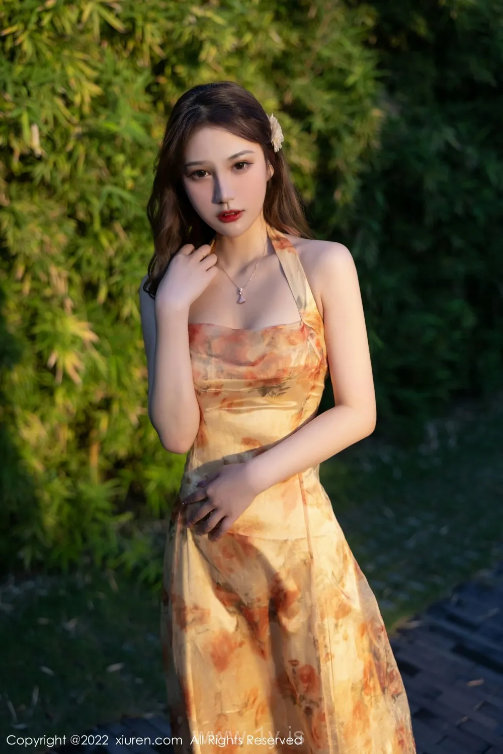 XIUREN(秀人网) NO.4782 Classy & Beautiful Chinese Hottie 张欣欣