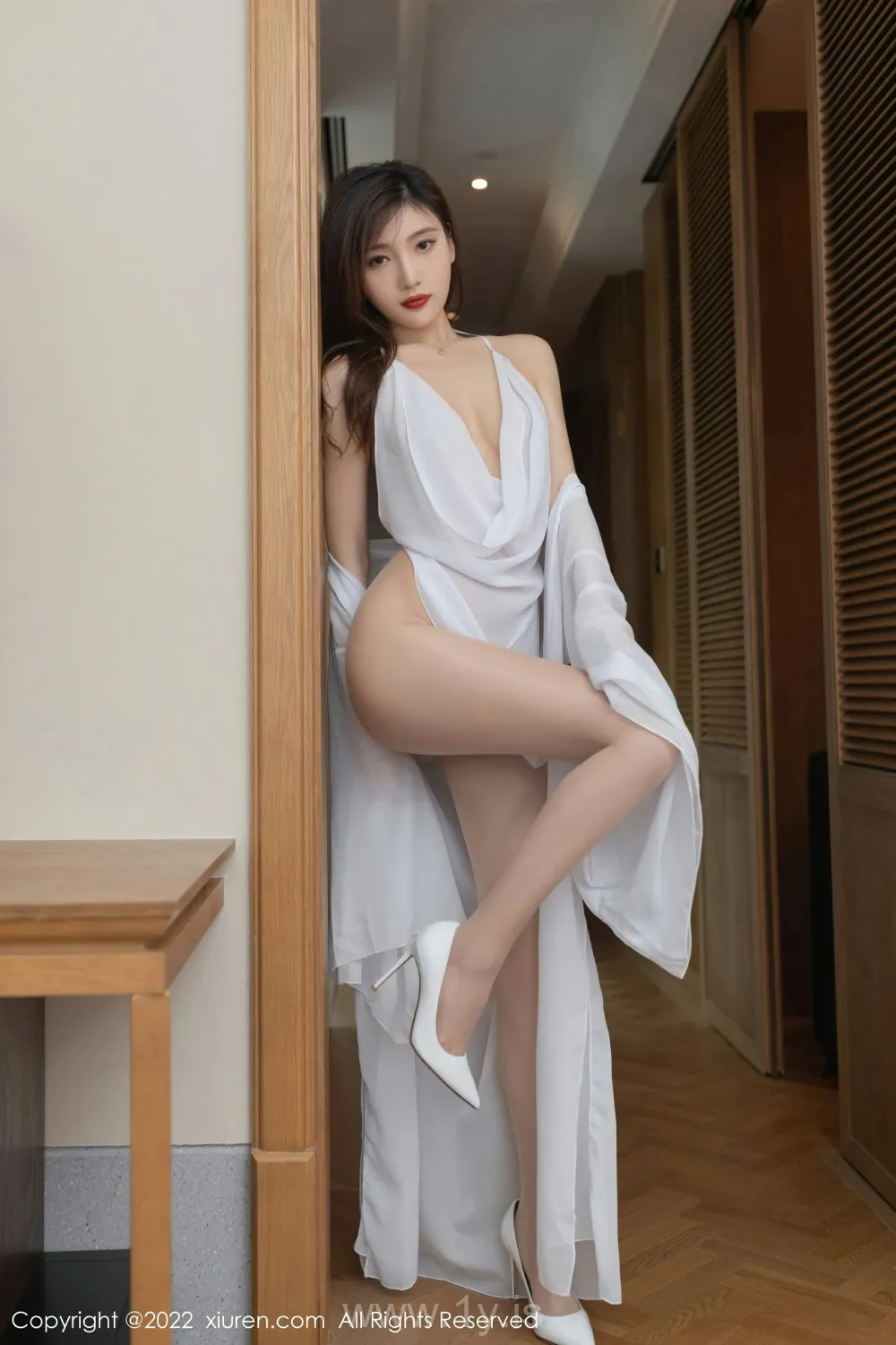 XIUREN(秀人网) NO.4835 Appealing Asian Mature Princess 陆萱萱
