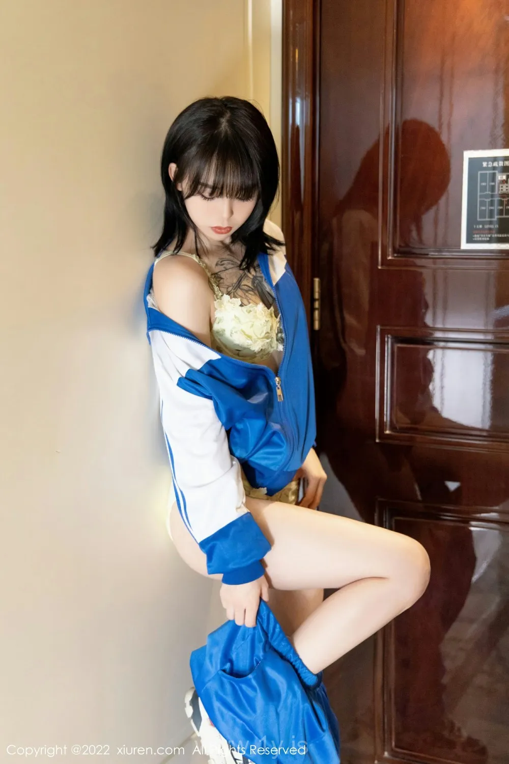 XIUREN(秀人网) NO.4838 Slim Chinese Cougar 奶瓶