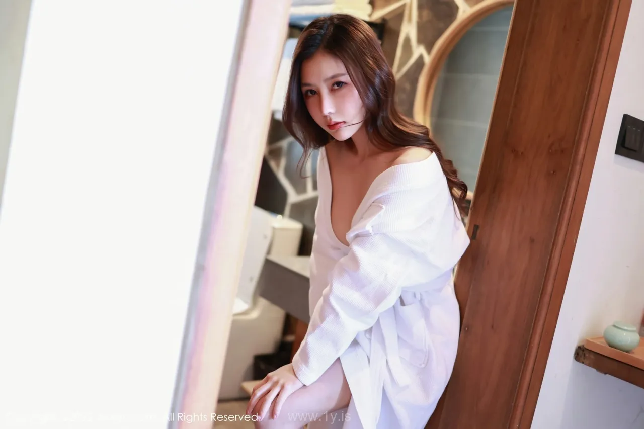 XIUREN(秀人网) NO.4932 Delightful & Attractive Asian Goddess 尹甜甜