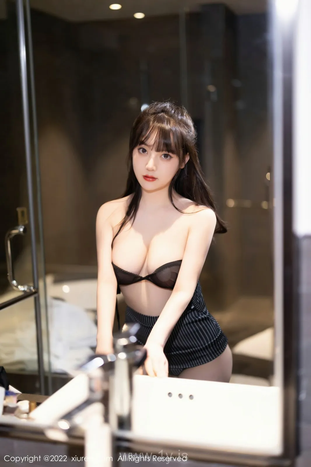 XIUREN(秀人网) NO.5122 Attractive & Refined Asian Babe 豆瓣酱