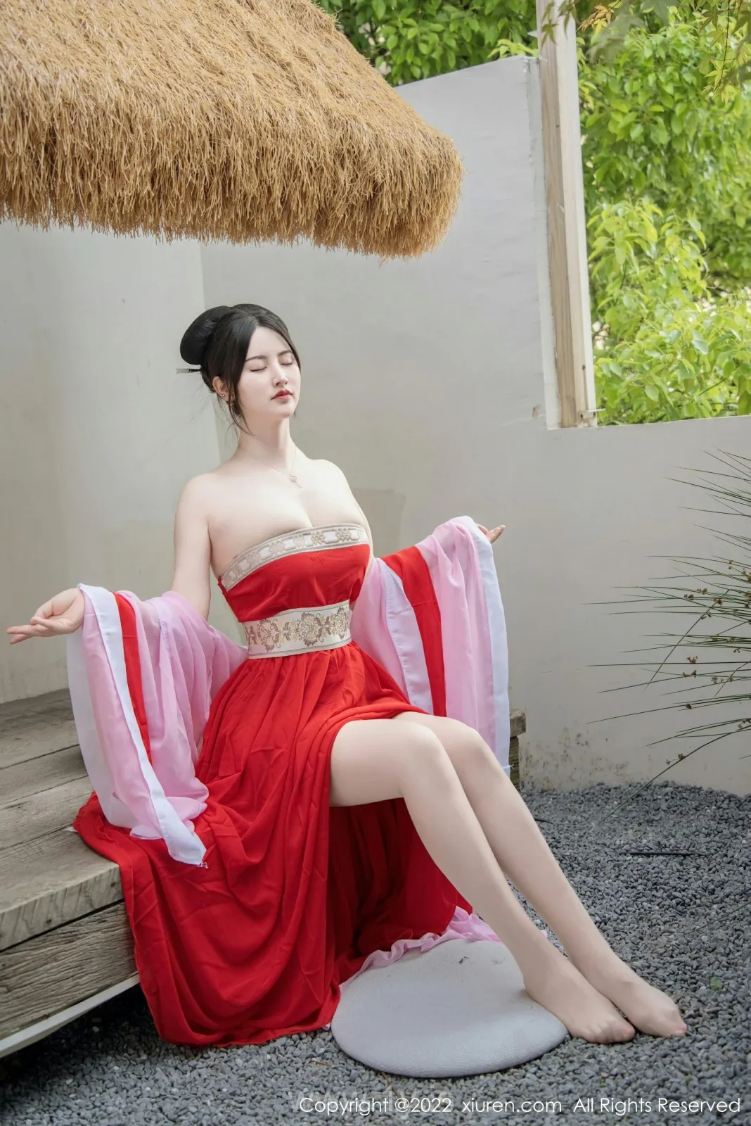 XIUREN(秀人网) NO.5141 Knockout & Hot Chinese Cougar 诗诗kiki