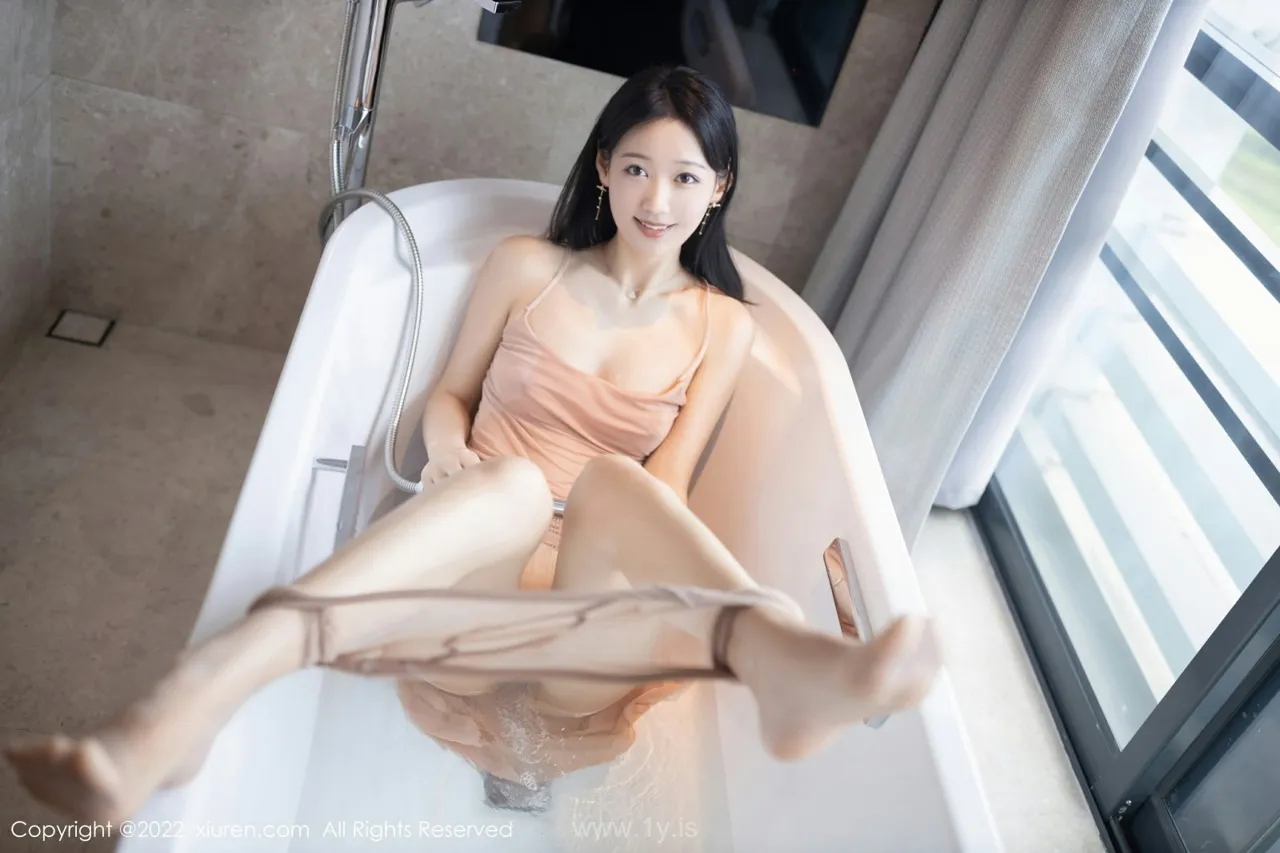 XIUREN(秀人网) NO.5293 Lively & Attractive Asian Girl 唐安琪