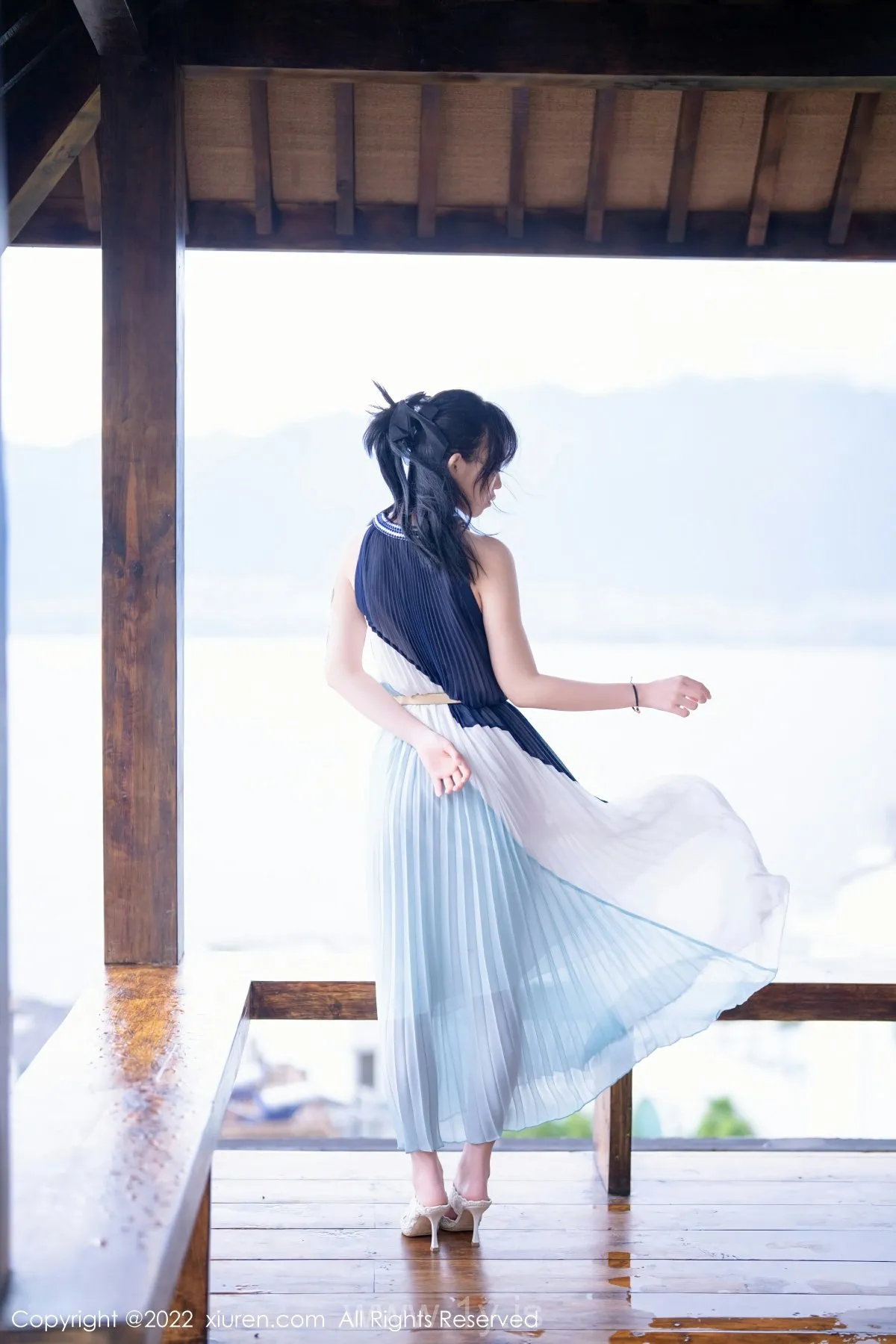 XIUREN(秀人网) No.5327 Trendy Chinese Girl 奶瓶