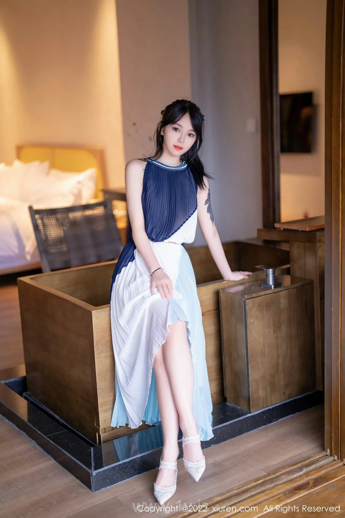 XIUREN(秀人网) No.5327 Trendy Chinese Girl 奶瓶