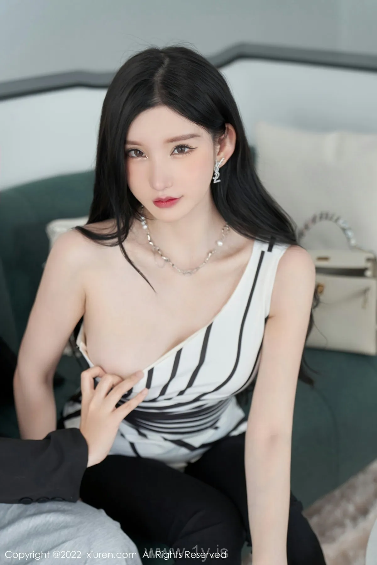 XIUREN(秀人网) No.5361 Graceful Asian Model 周于希Sally
