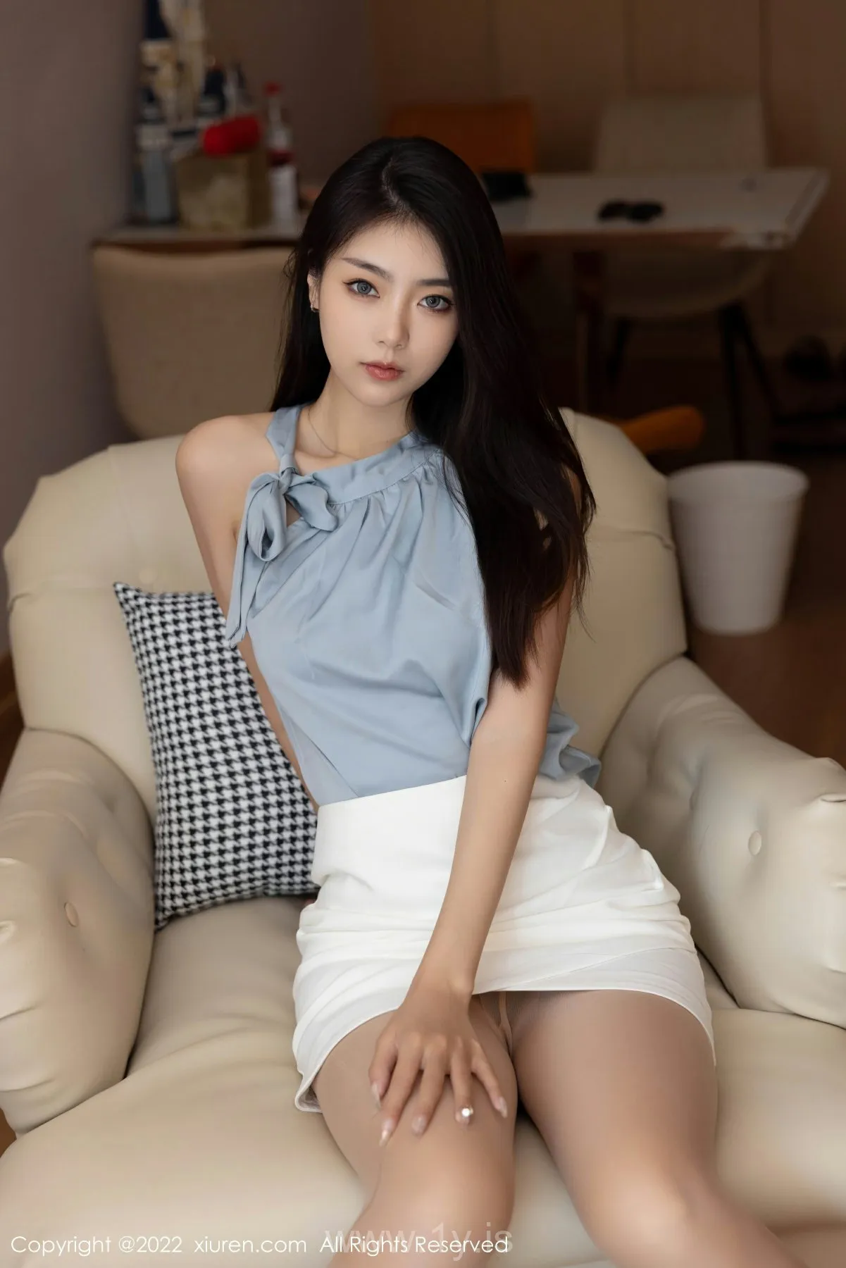 XIUREN(秀人网) No.5459 Refined & Fashionable Chinese Homebody Girl 可樂Vicky