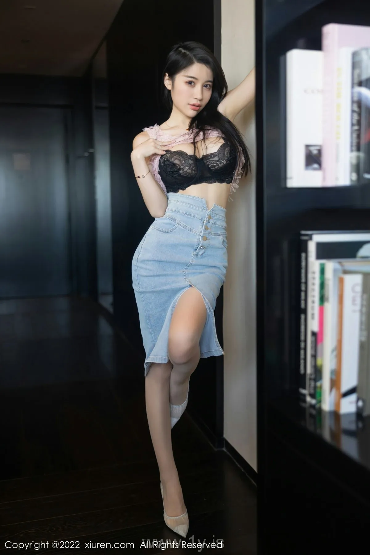 XIUREN(秀人网) No.5489 Fashionable Chinese Hottie 美七Mia
