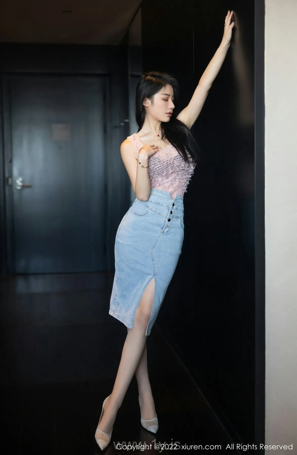 XIUREN(秀人网) No.5489 Fashionable Chinese Hottie 美七Mia