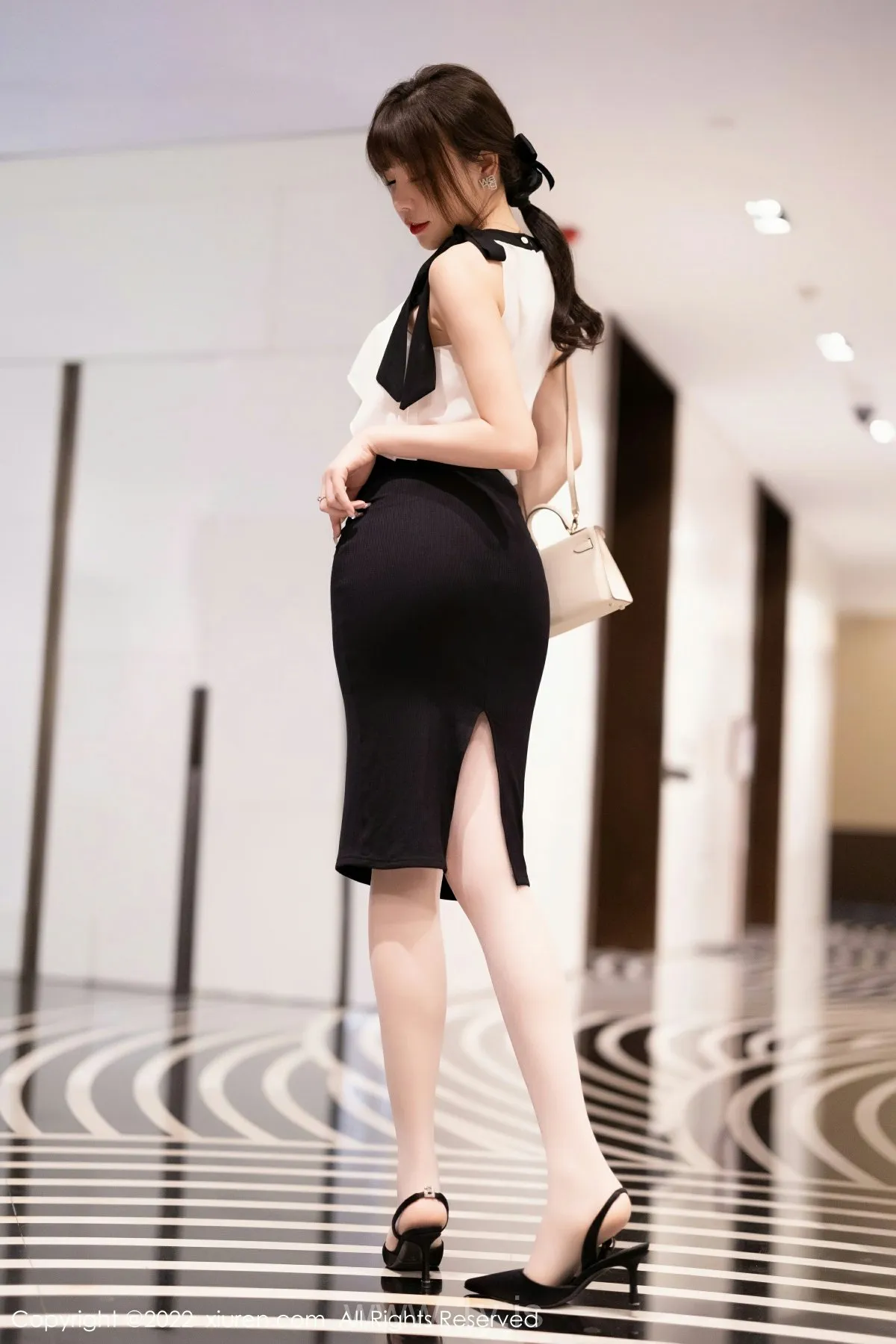 XIUREN(秀人网) No.5500 Beautiful & Elegant Asian Girl 徐莉芝Booty