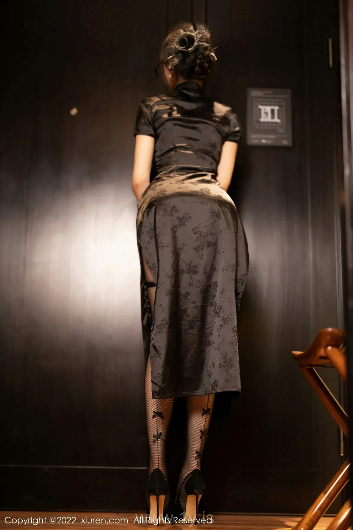 XIUREN(秀人网) No.5532 Nice-looking Chinese Cougar 徐莉芝Booty