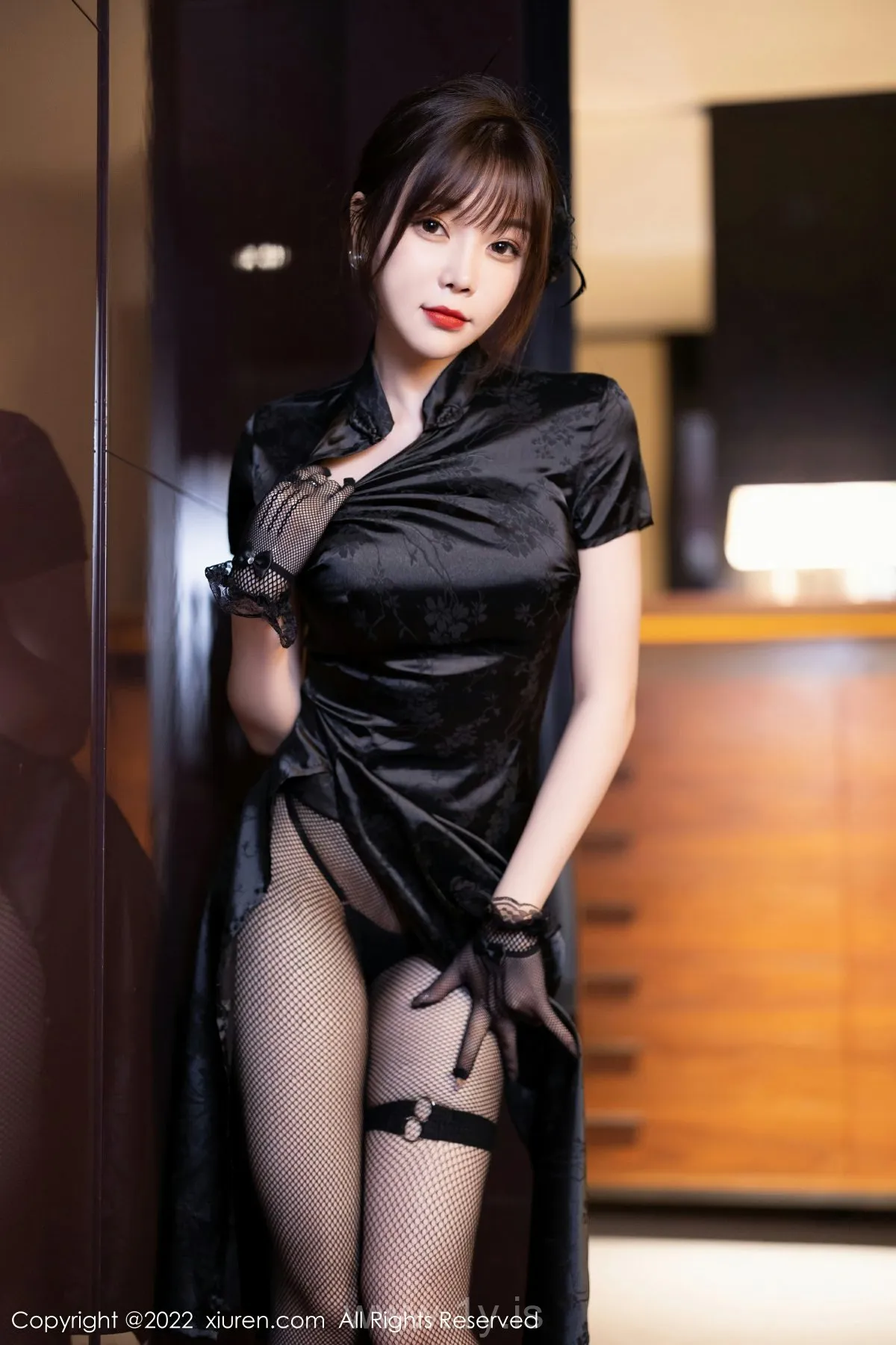 XIUREN(秀人网) No.5532 Nice-looking Chinese Cougar 徐莉芝Booty