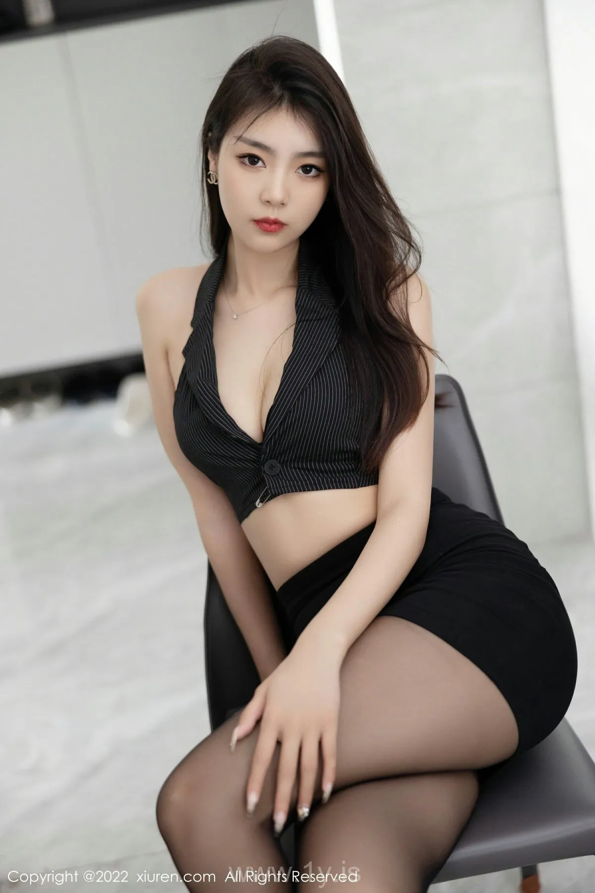 XIUREN(秀人网) No.5562 Irresistible & Fair Chinese Cougar 可樂Vicky