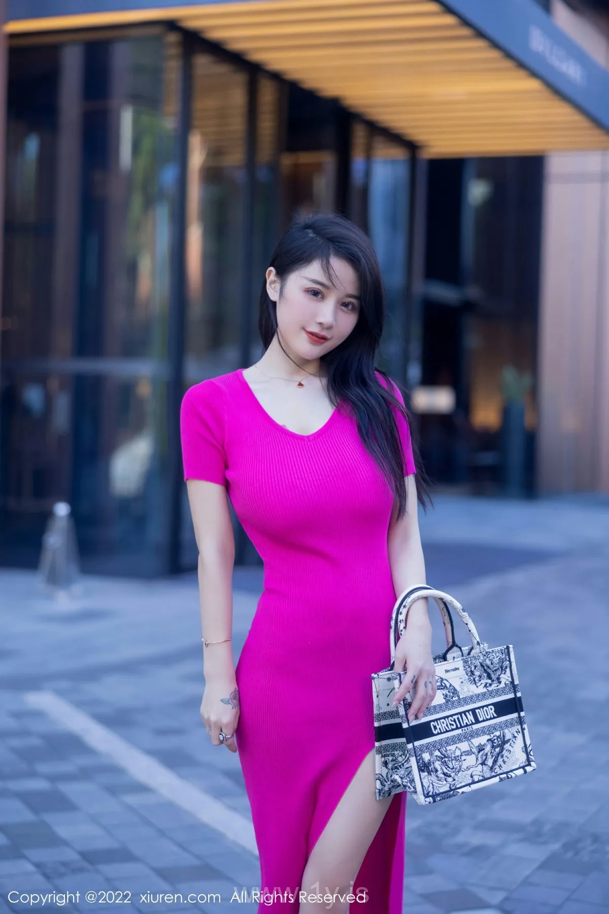 XIUREN(秀人网) No.5582 Trendy & Well-developed Asian Girl 美七Mia
