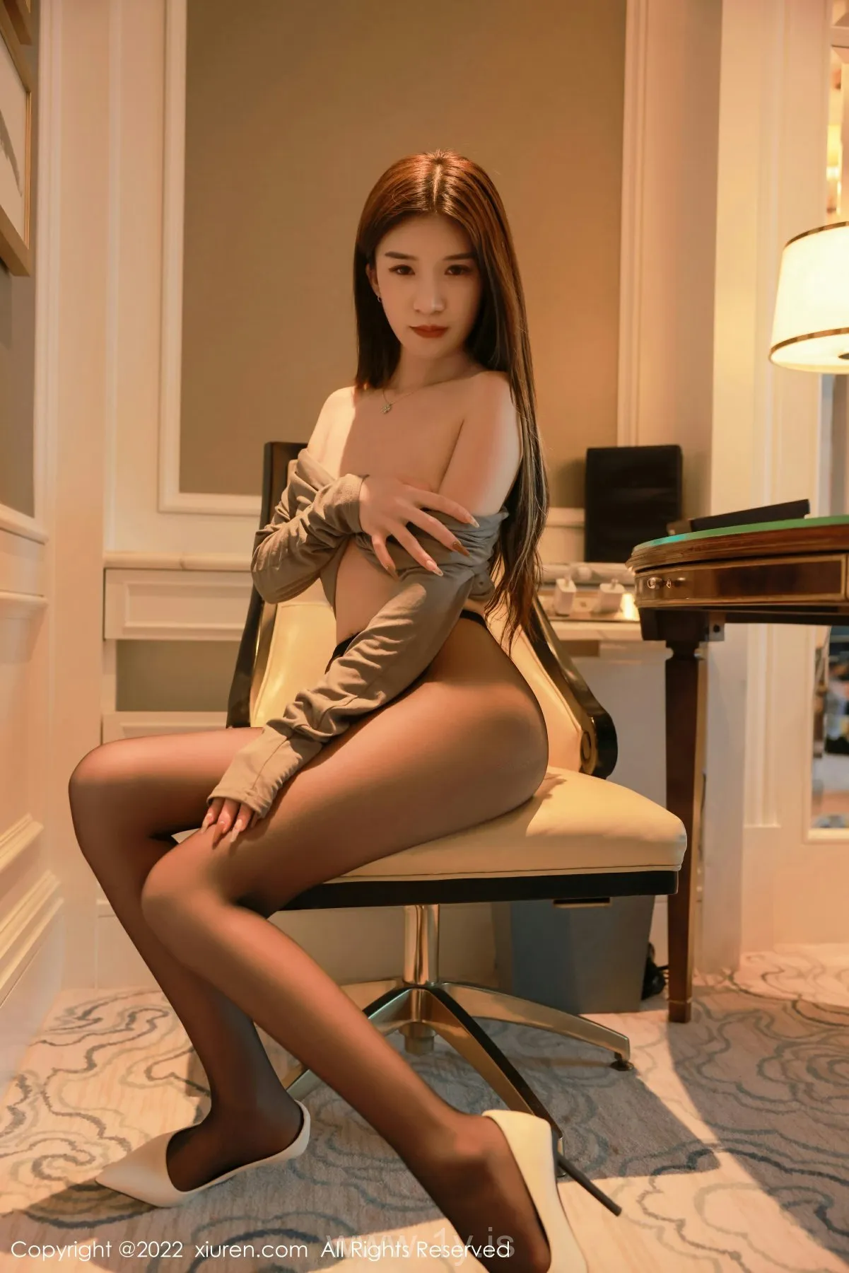 XIUREN(秀人网) No.5610 Elegant Asian Chick hebe韩心雨