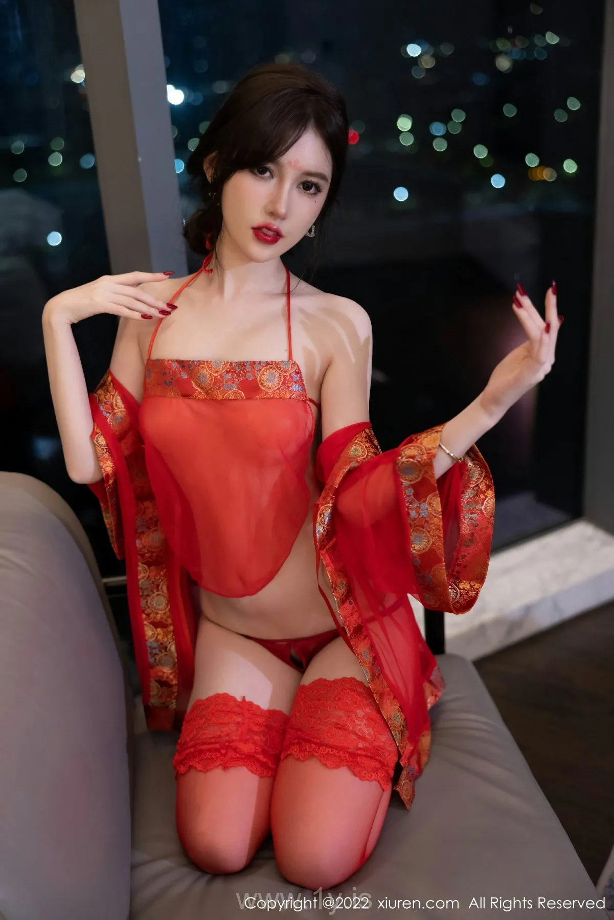 XIUREN(秀人网) No.5619 Lovely & Gorgeous Asian Peri 美桃酱
