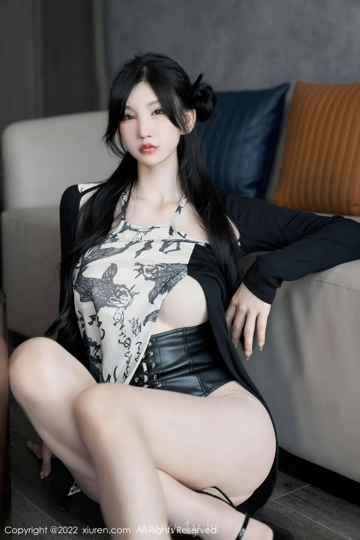 XIUREN(秀人网) No.5623 Fashionable & Classy Chinese Belle 周于希Sally
