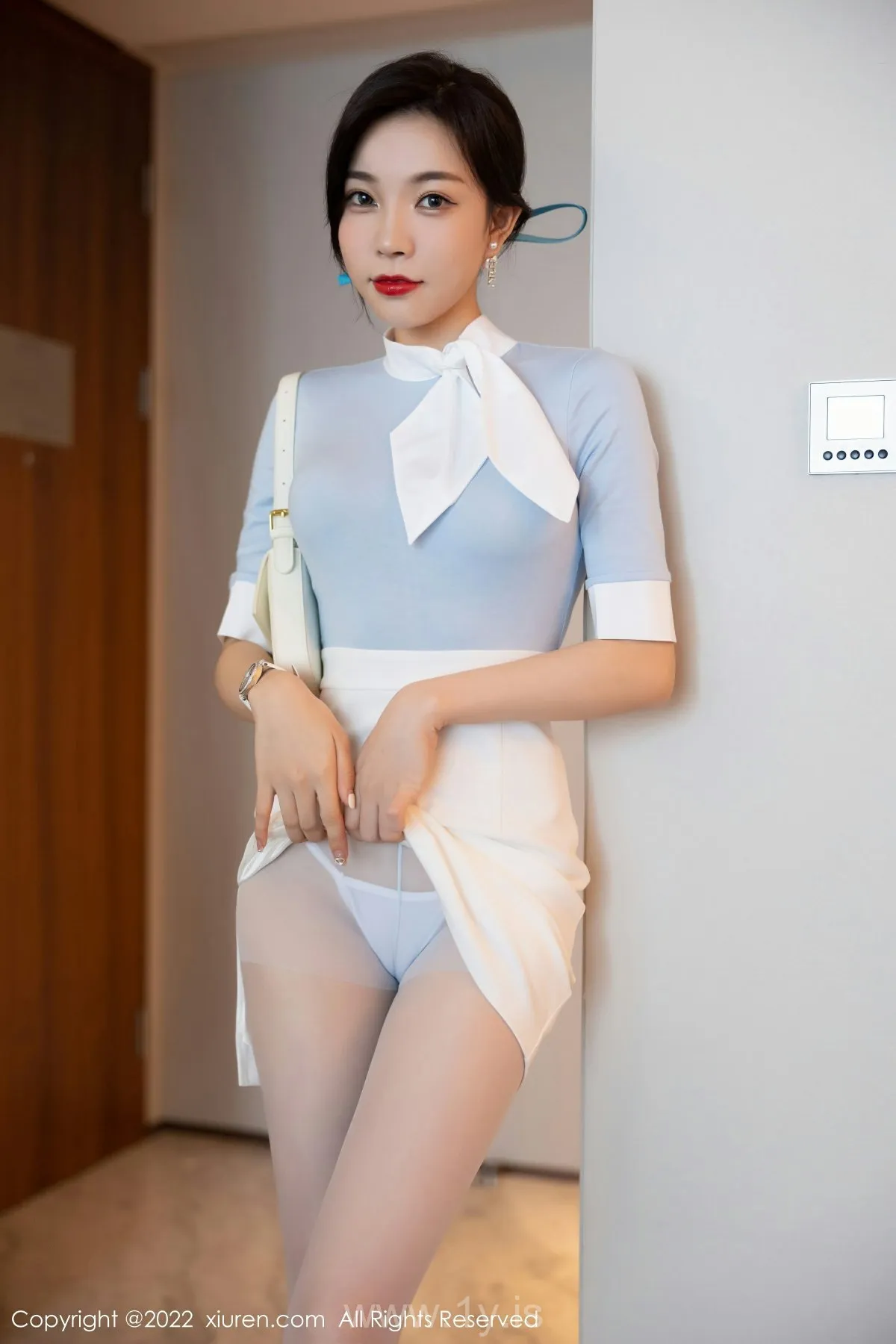 XIUREN(秀人网) No.5643 Well-developed & Cute Chinese Mature Princess 徐莉芝Booty