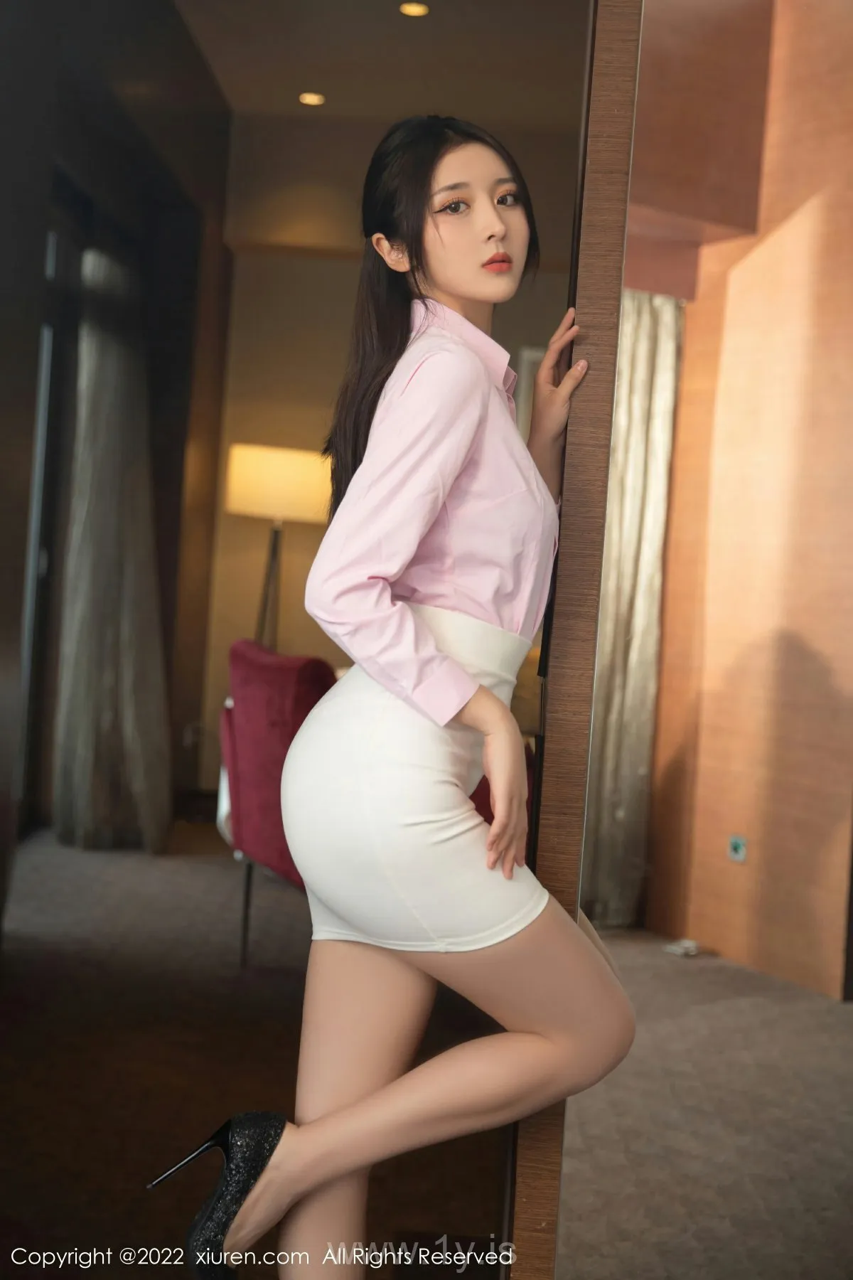 XIUREN(秀人网) No.5667 Classy Asian Chick 夏甜甜