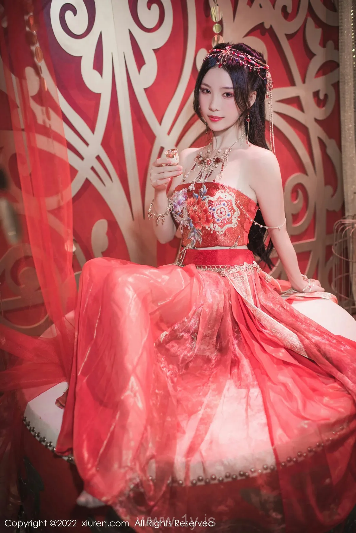 XIUREN(秀人网) No.5699 Graceful & Good-looking Asian Cutie 利世