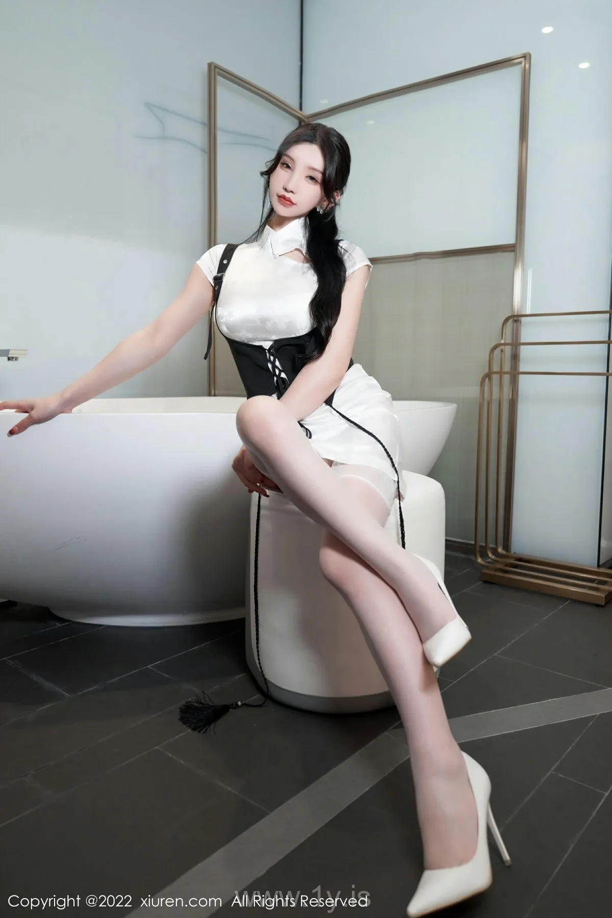 XIUREN(秀人网) No.5701 Attractive & Refined Chinese Homebody Girl 周于希Sally