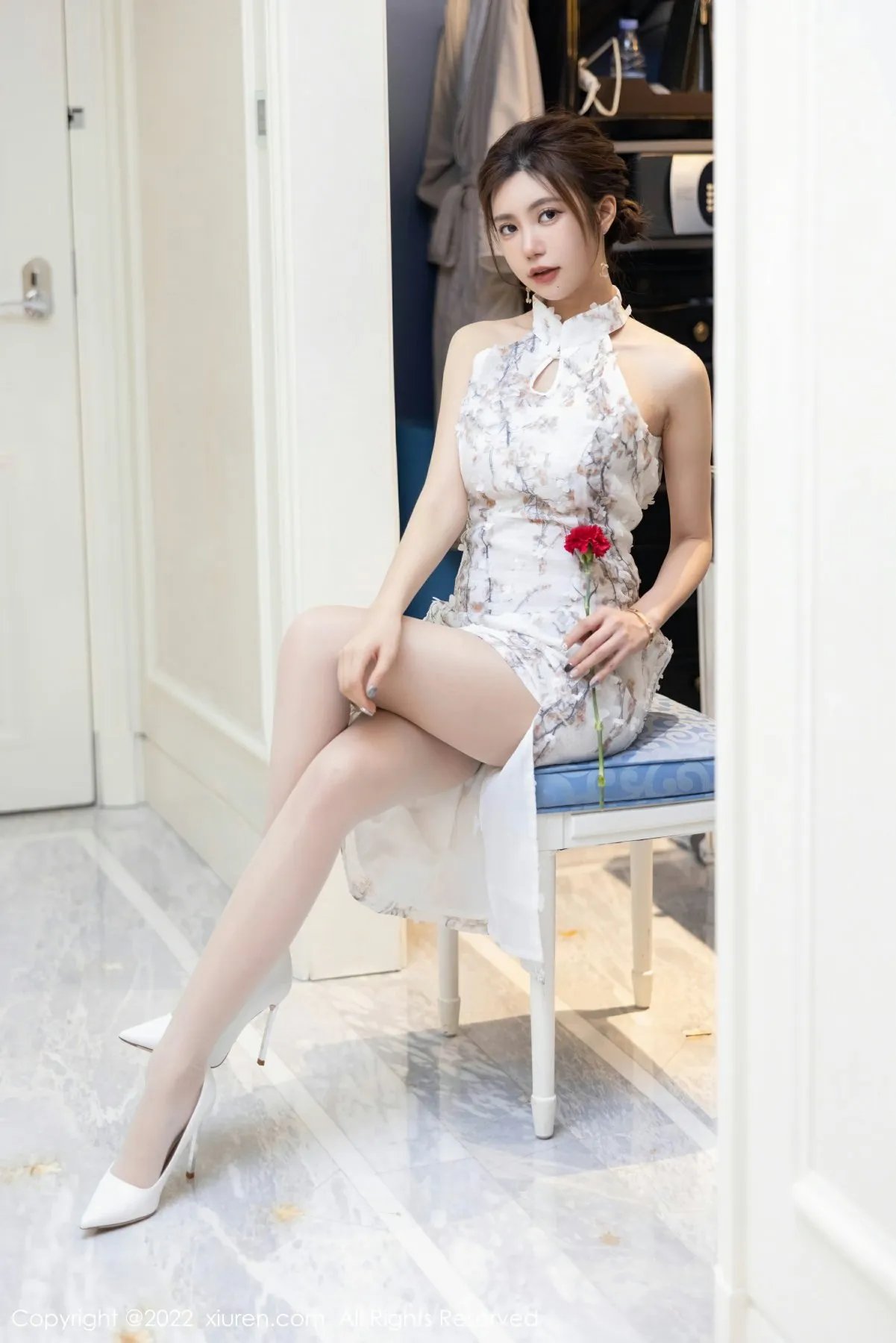 XIUREN(秀人网) No.5713 Good-looking & Extraordinary Asian Mature Princess 绮里嘉ula