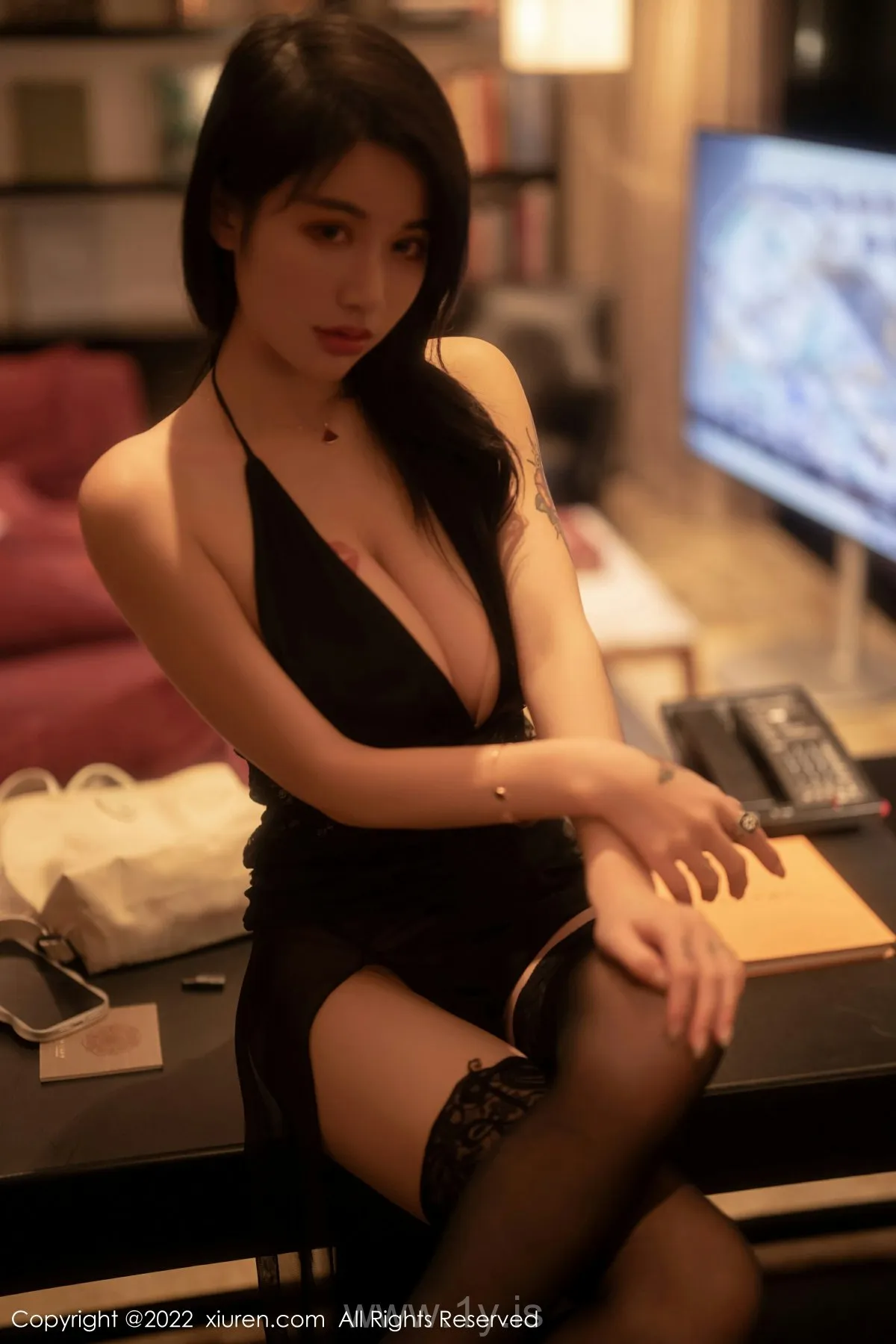 XIUREN(秀人网) No.5722 Classy & Decent Asian Peri 美七Mia