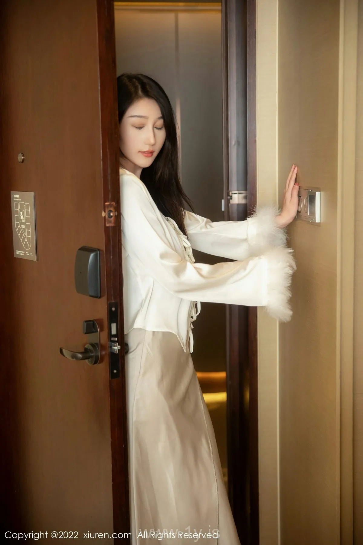 XIUREN(秀人网) No.5734 Graceful & Attractive Asian Teen 薇薇酱